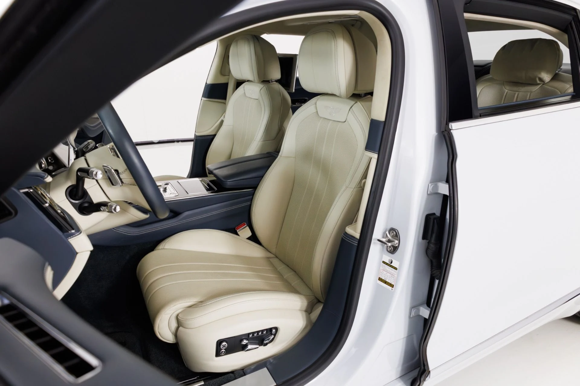 mph015_2829039806_Used_2020_Bentley_Flying_Spur_W12_1776899548_8c4fba1524