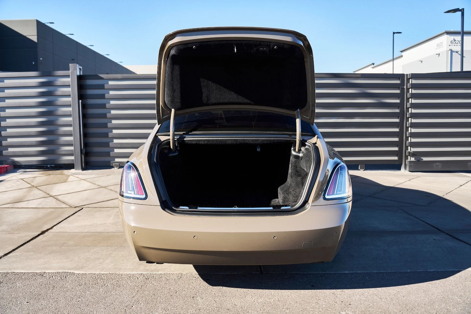 mph015_2834363739_Used_2025_Rolls_Royce_Ghost_Base_1765592159_8604791f36