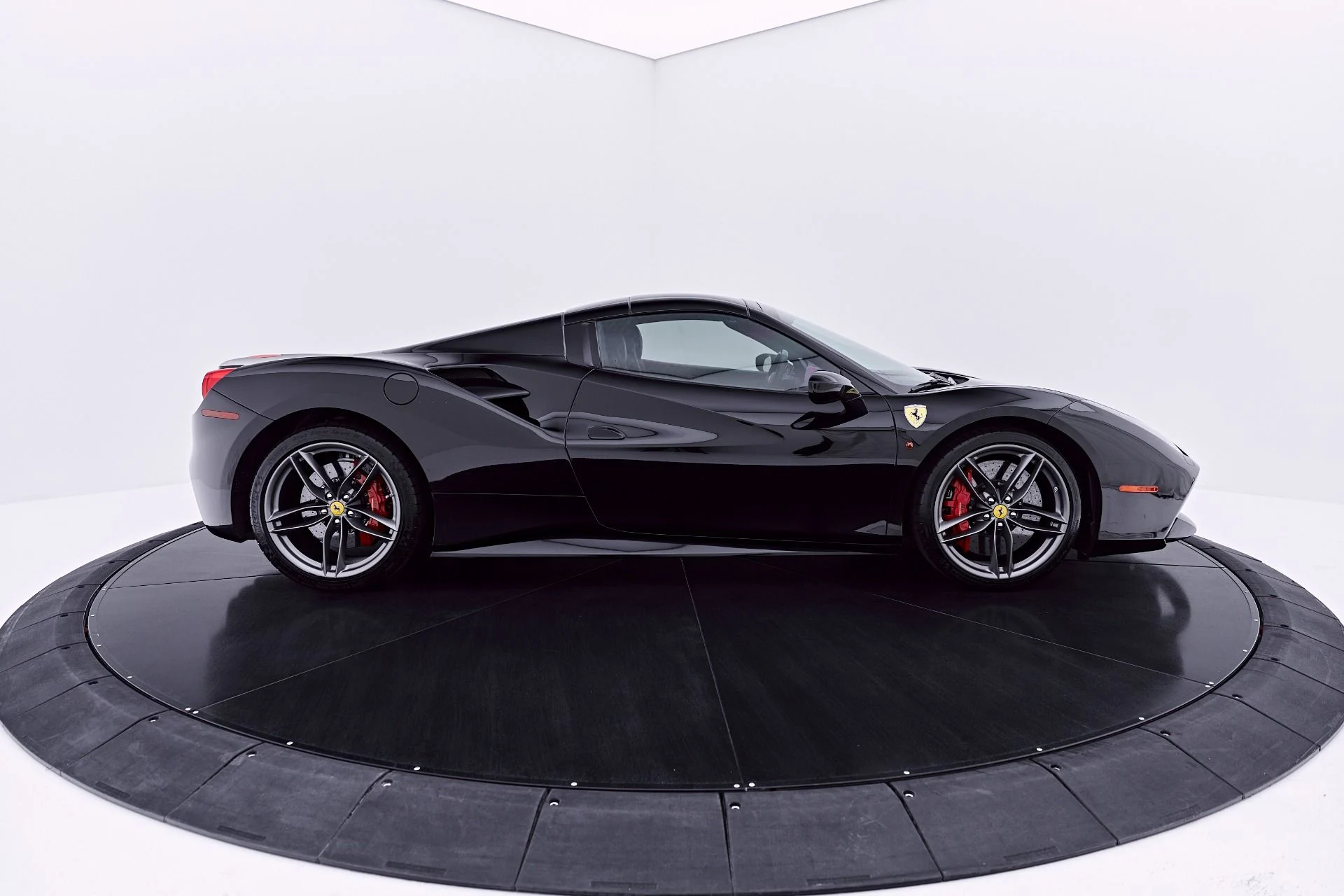 mph015_2836234337_Used_2018_Ferrari_488_Spider_Base_1782759811_3c84a13b18