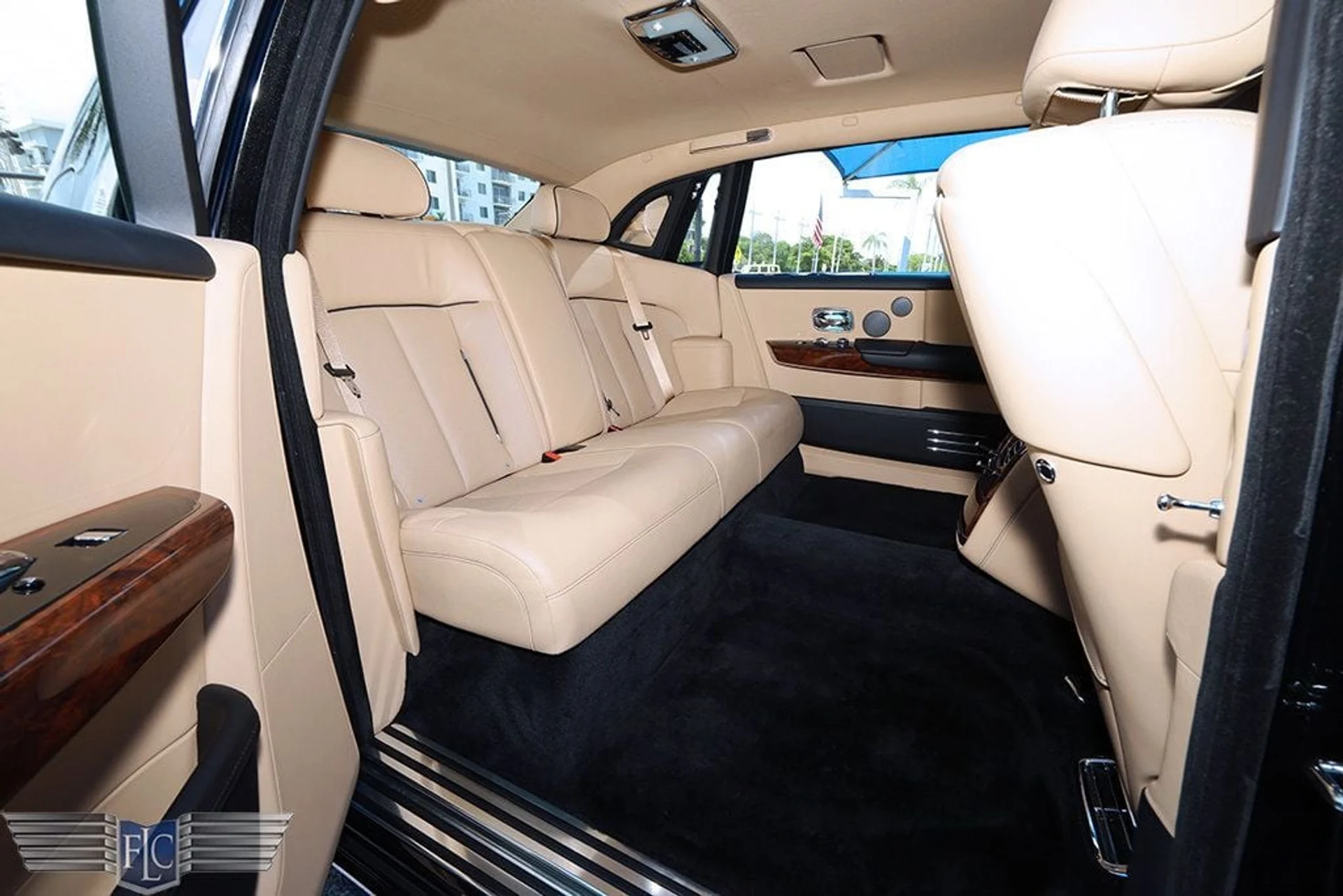 mph015_2839704966_used_2020_rolls_royce_phantom_extendedwheelbasesedan_6305_22909109_16_1024_ad7de210cb