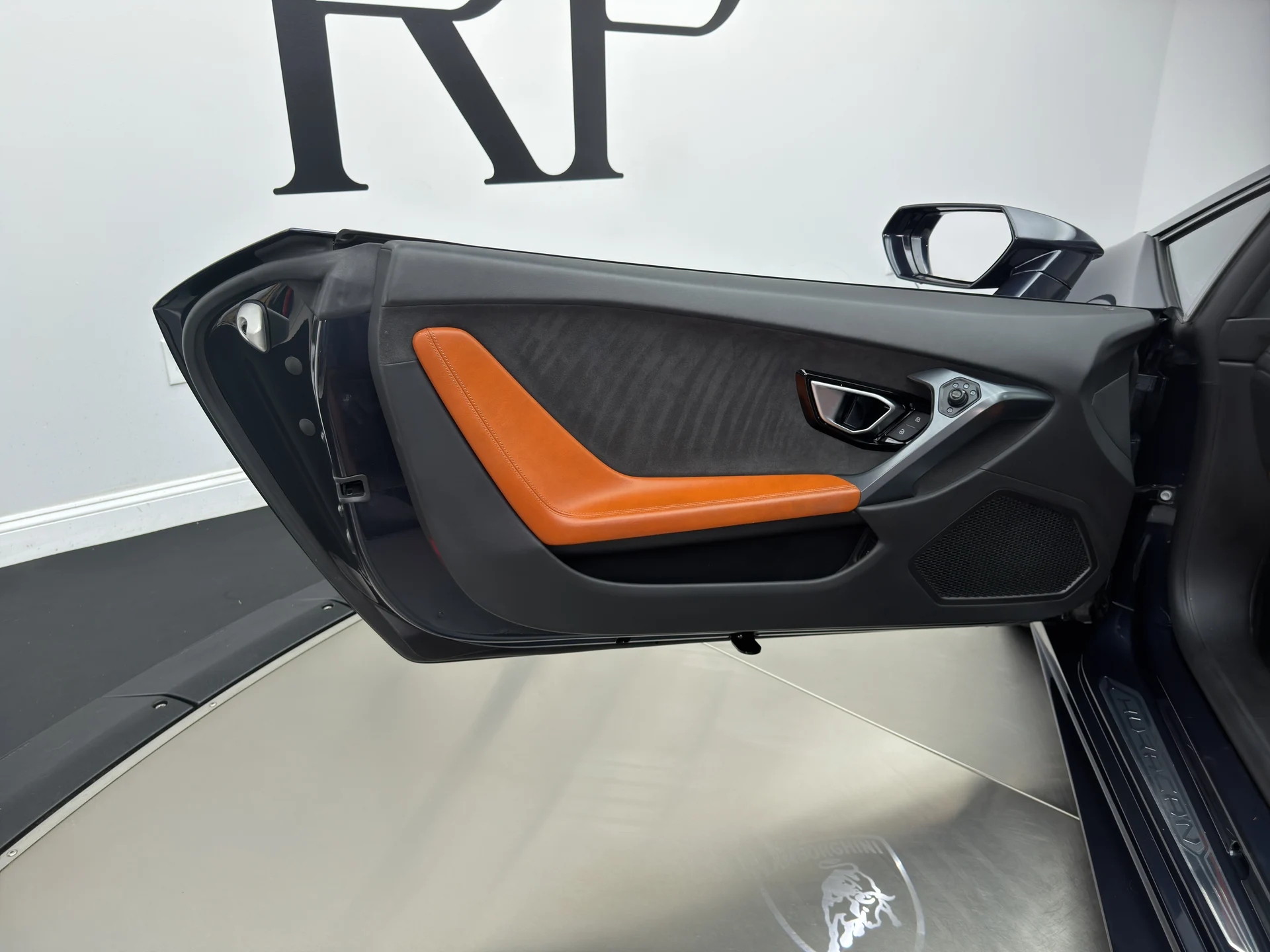 mph015_2842495247_RPA_3804_interior_001_87d0fa9697