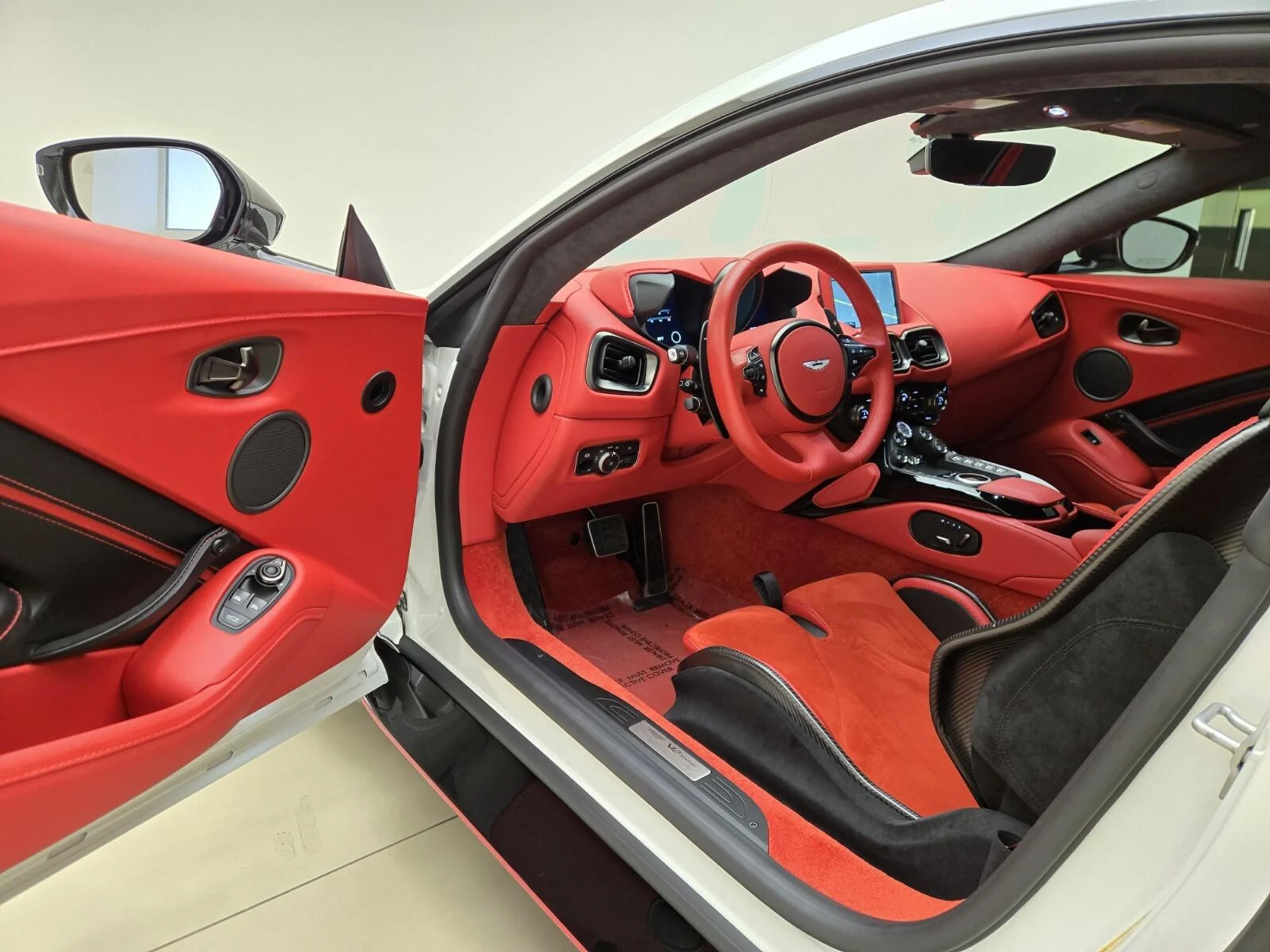 mph015_2846939447_Used_2023_Aston_Martin_Vantage_1766214031_f610076a81