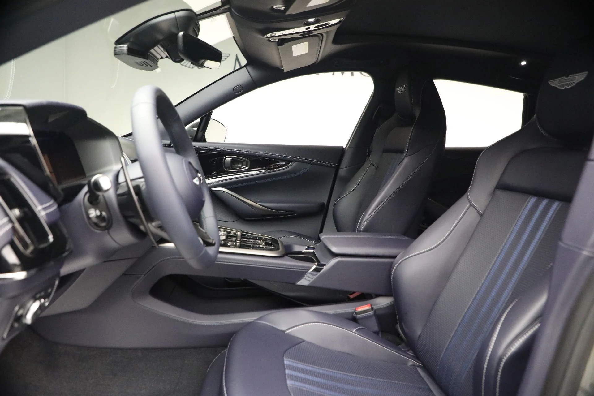 mph015_2847378681_New_2026_Aston_Martin_DBX_707_1767992876_89ddaeba8d