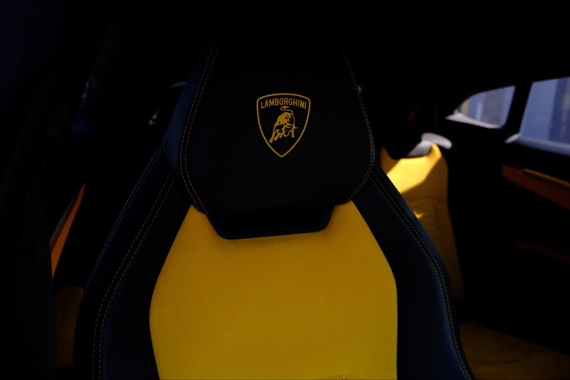 mph015_284980260_Used_2021_Lamborghini_Urus_1776122297_fc43d033ac