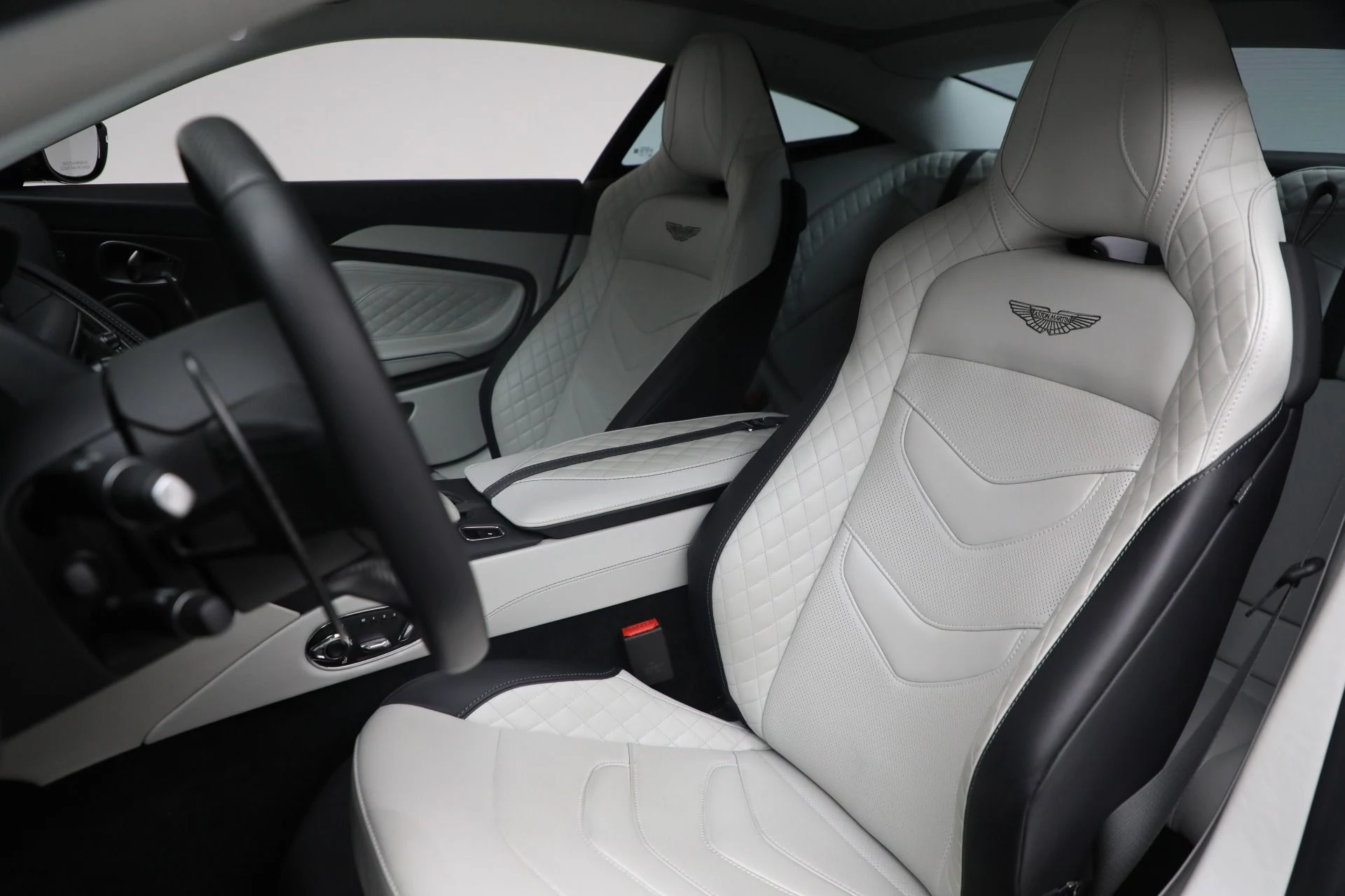 mph015_2859373110_Used_2023_Aston_Martin_DBS_770_Ultimate_a986b06fe3