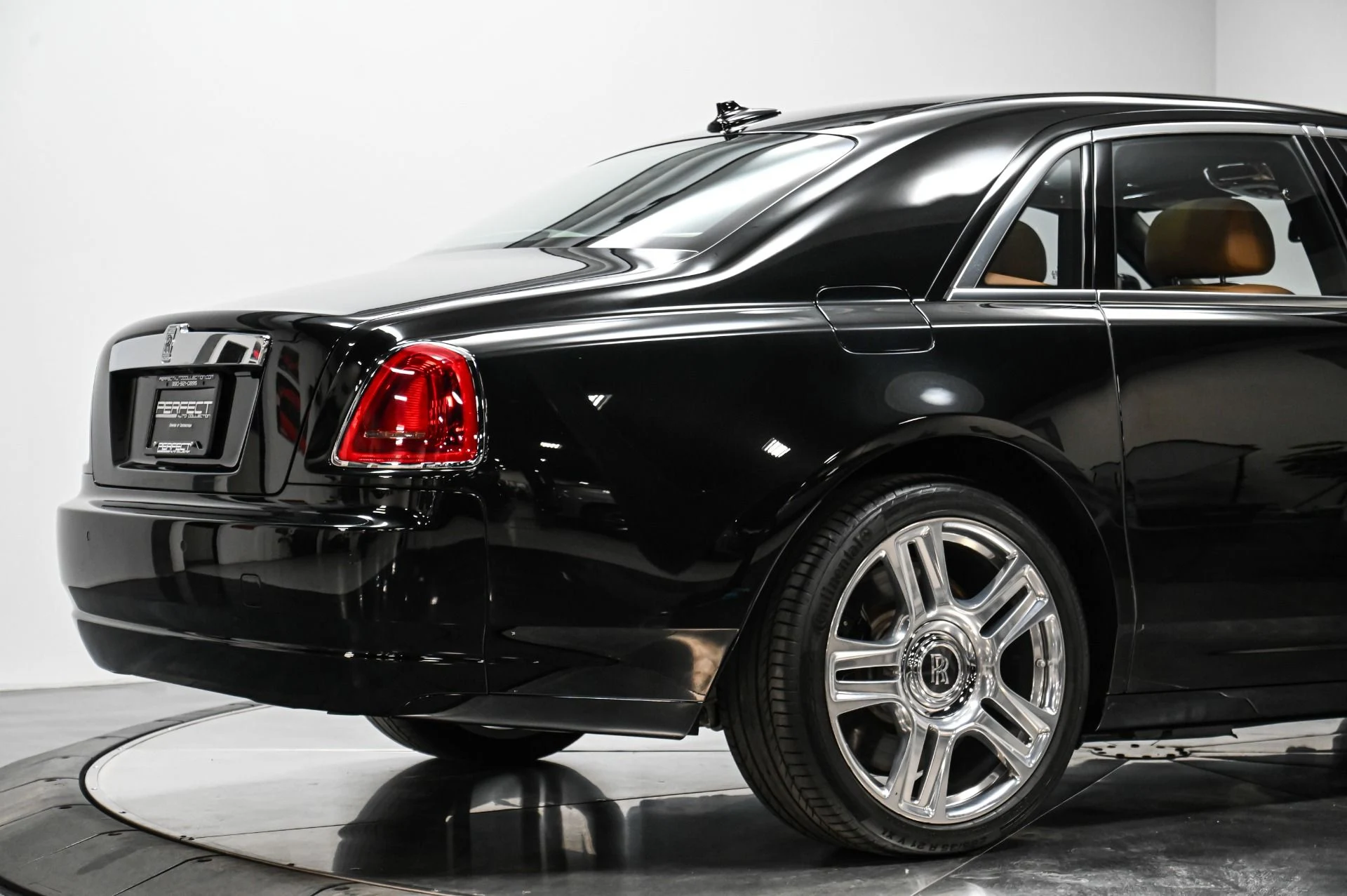 mph015_2861352716_Used_2015_Rolls_Royce_Ghost_Base_1723921602_375d59c89a