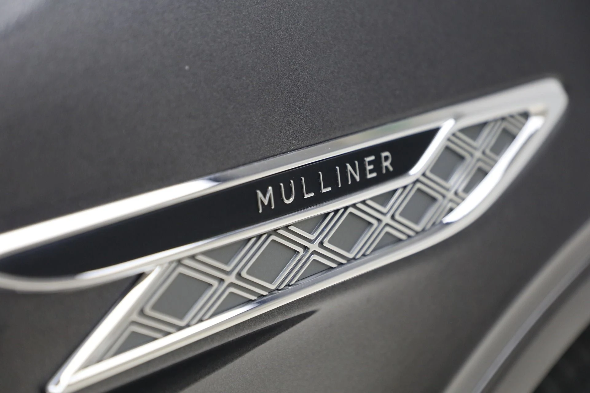 mph015_2864622010_New_2025_Bentley_Bentayga_EWB_Mulliner_V8_67aea38d82