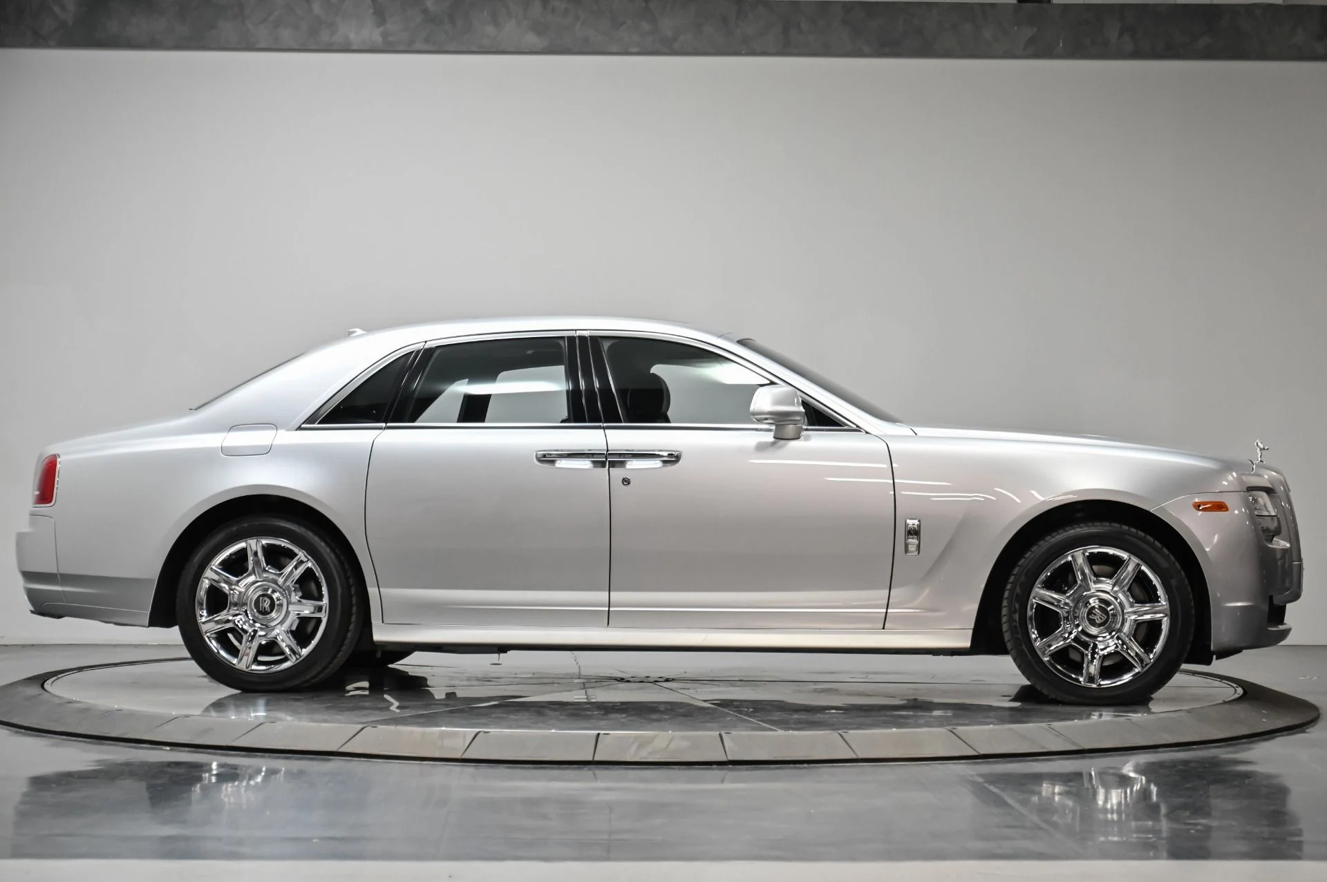 mph015_2865606734_Used_2012_Rolls_Royce_Ghost_1757528739_f964260c70