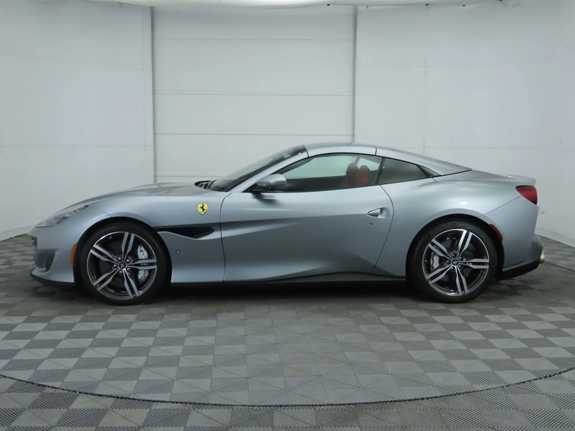 mph015_2869251015_used_2019_ferrari_portofino_base_8119_22954184_16_1024_c017340b01