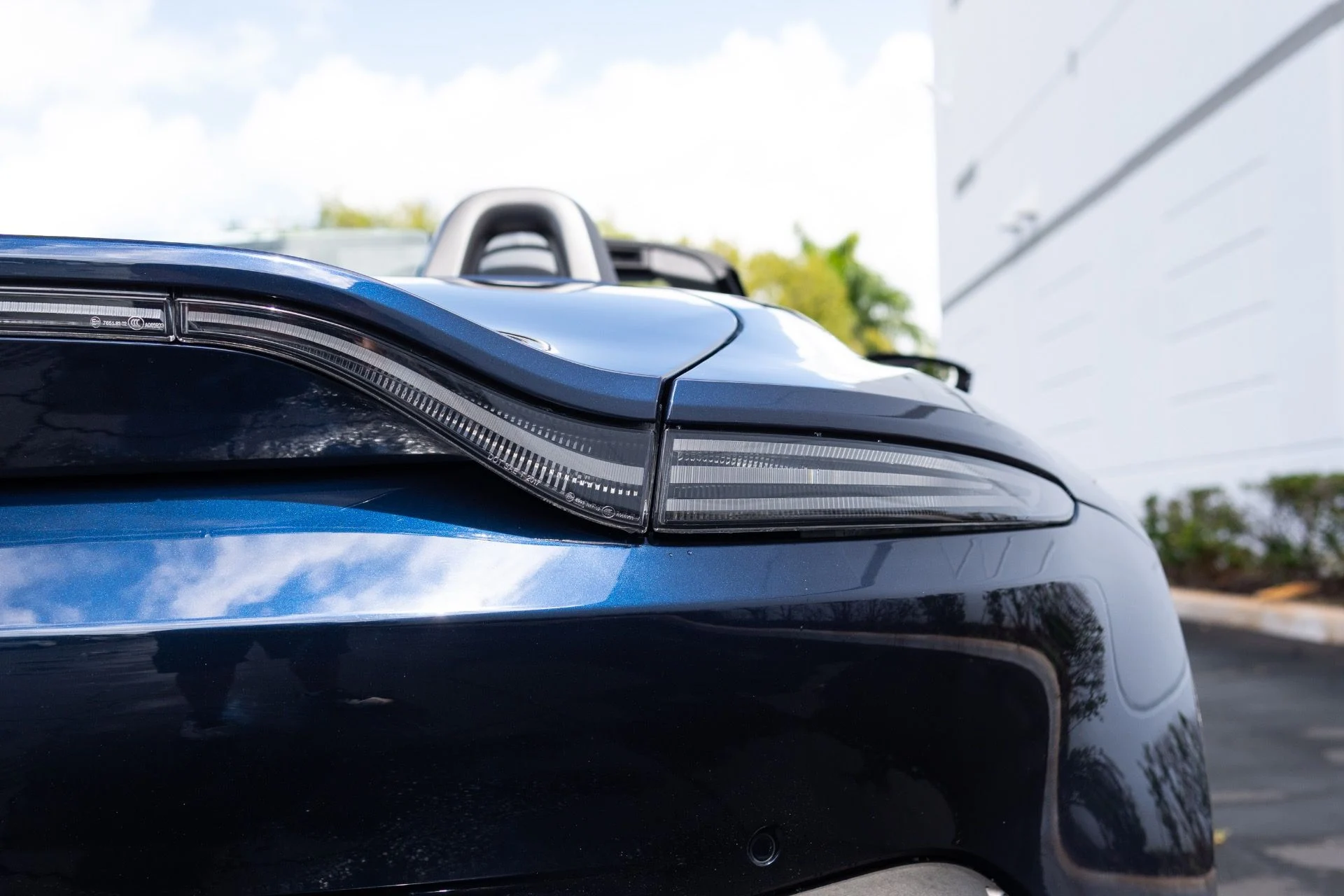 mph015_2871108302_Used_2021_Aston_Martin_Vantage_1774065878_6a119adf5e