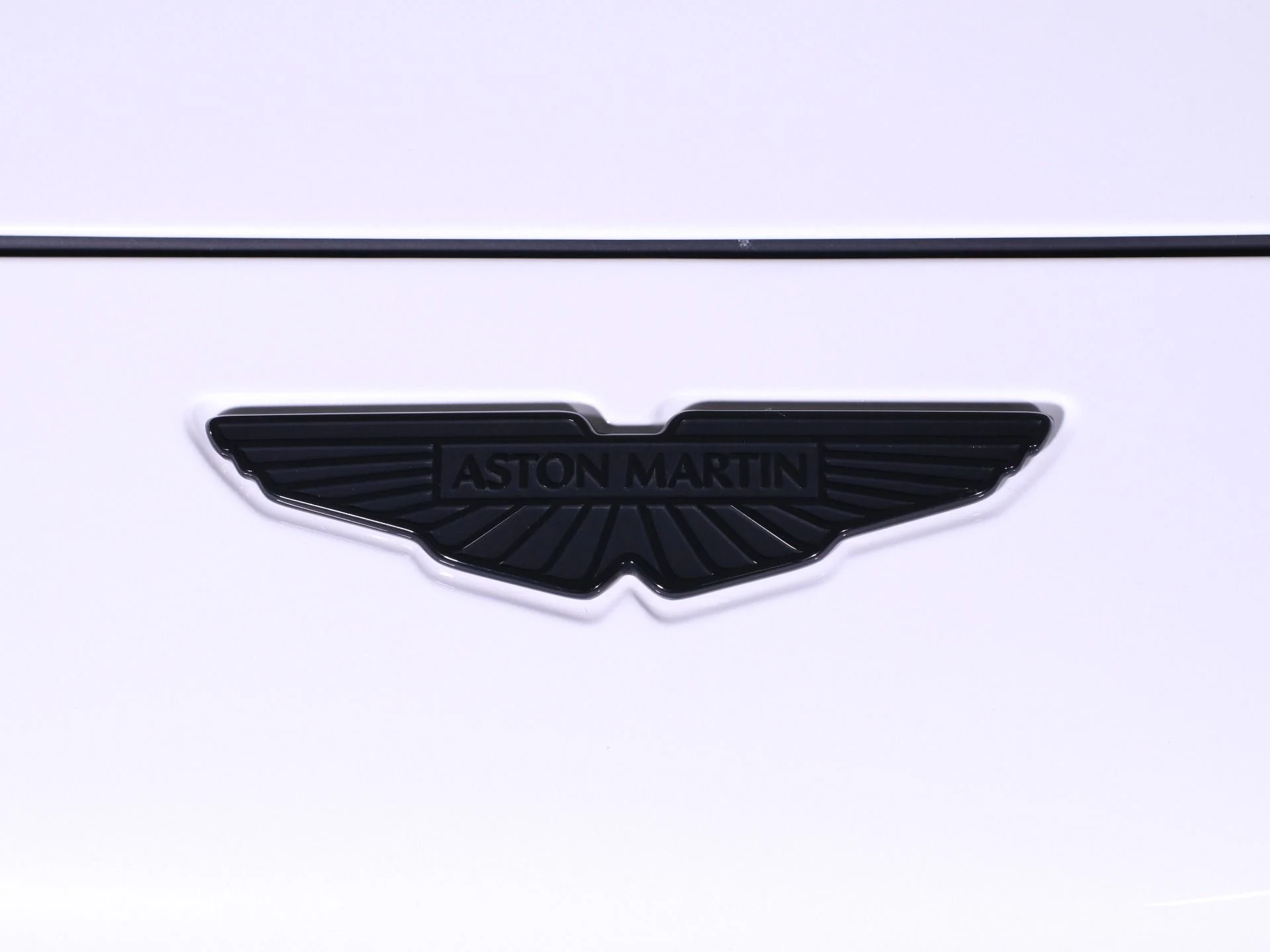 mph015_2874009847_New_2025_Aston_Martin_DBX_707_1758482627_41b03effb8