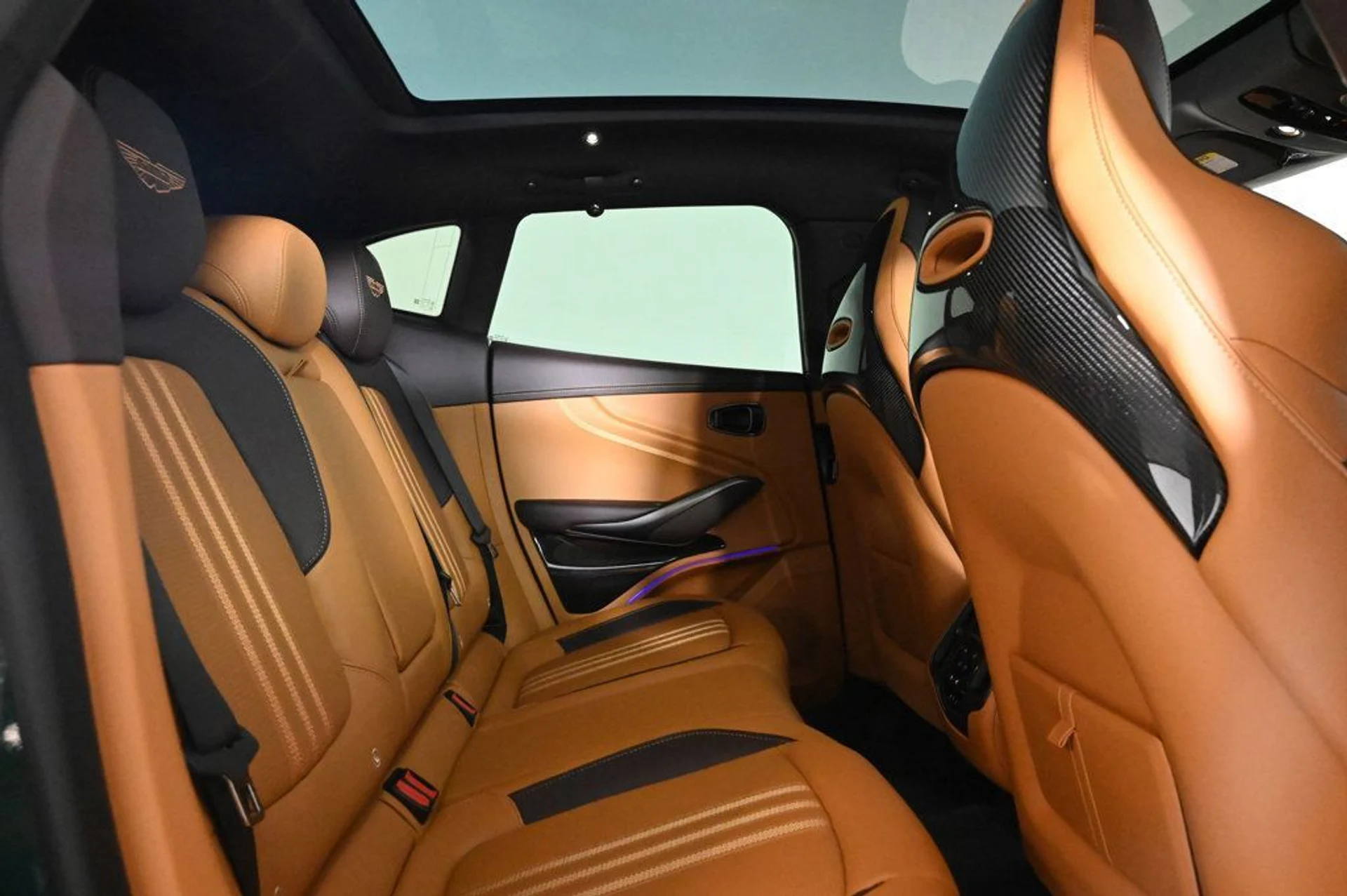 mph015_2875953233_new_2026_aston_martin_dbx_707awd_11350_22968765_16_1024_c1fd6fbdb3