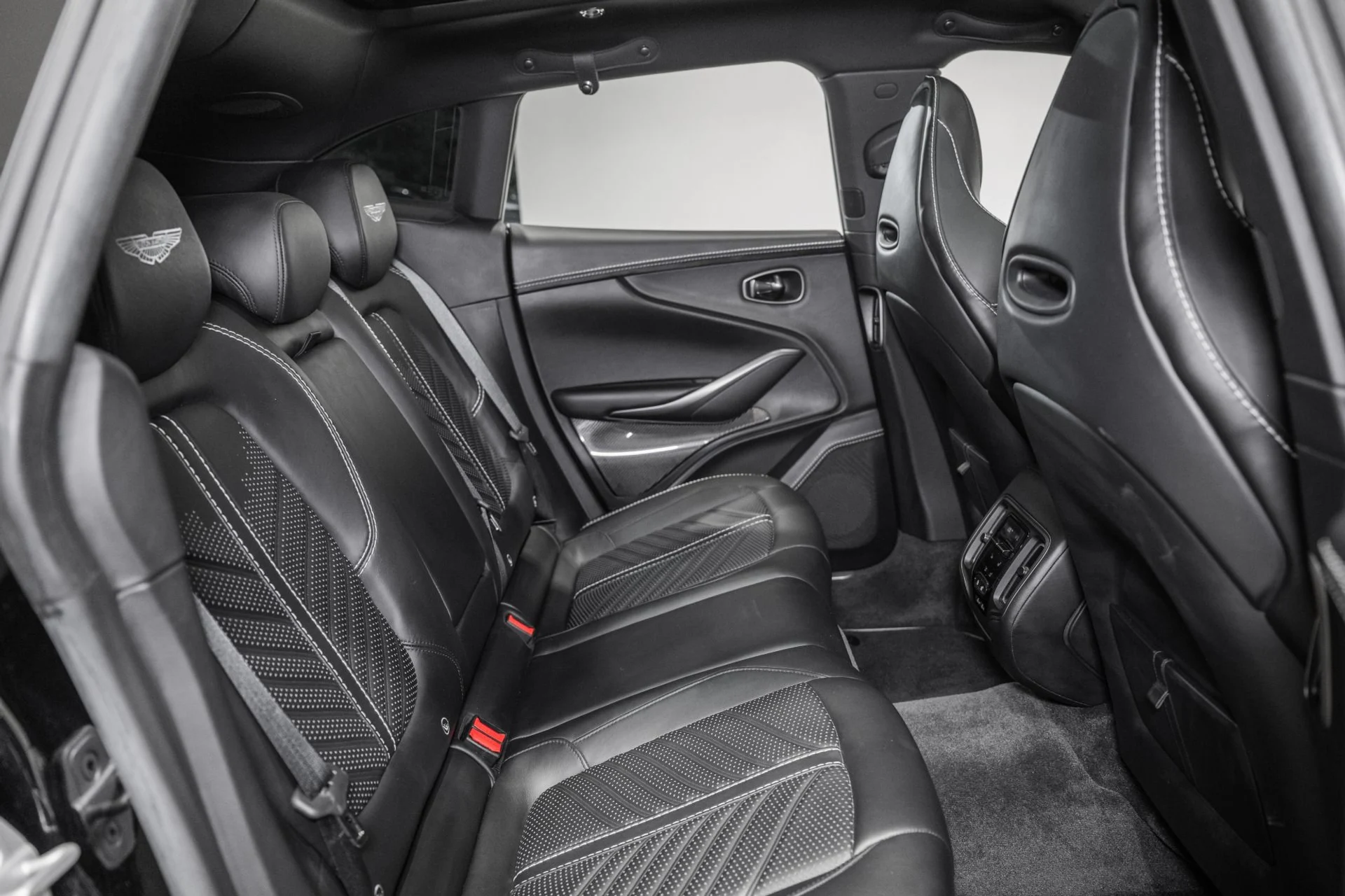 mph015_2876730756_New_2023_Aston_Martin_DBX_707_1785777382_65796cf83a