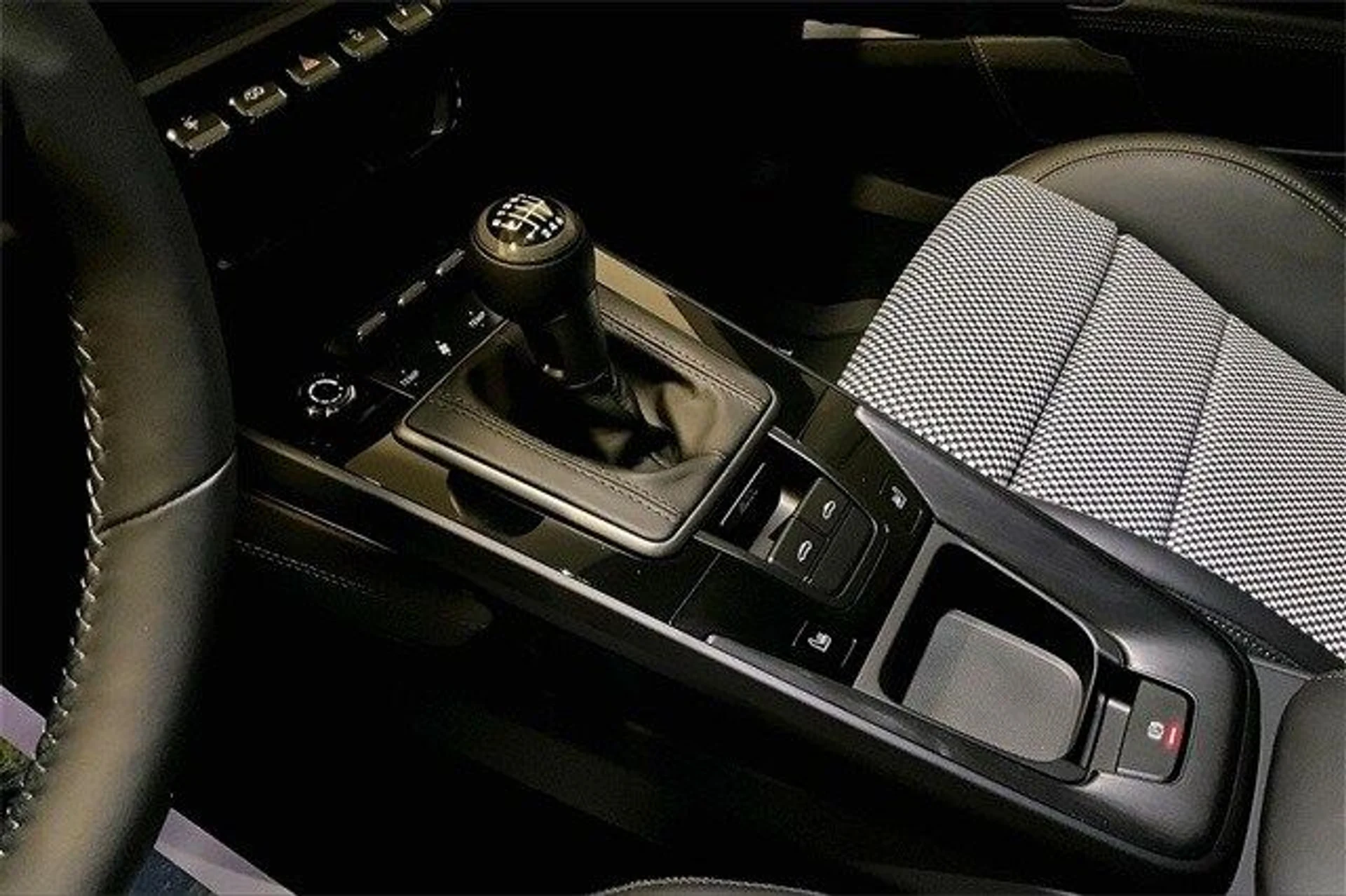 mph015_2879277364_806b32daccfd4e0640f31703e6eb78eax_68b0d7243a