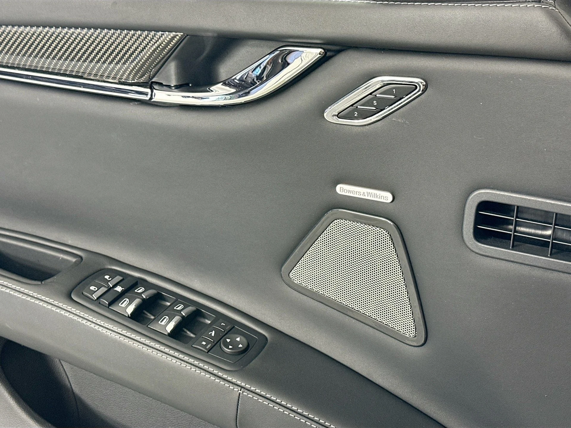 mph015_2882426703_16_ba4279f133