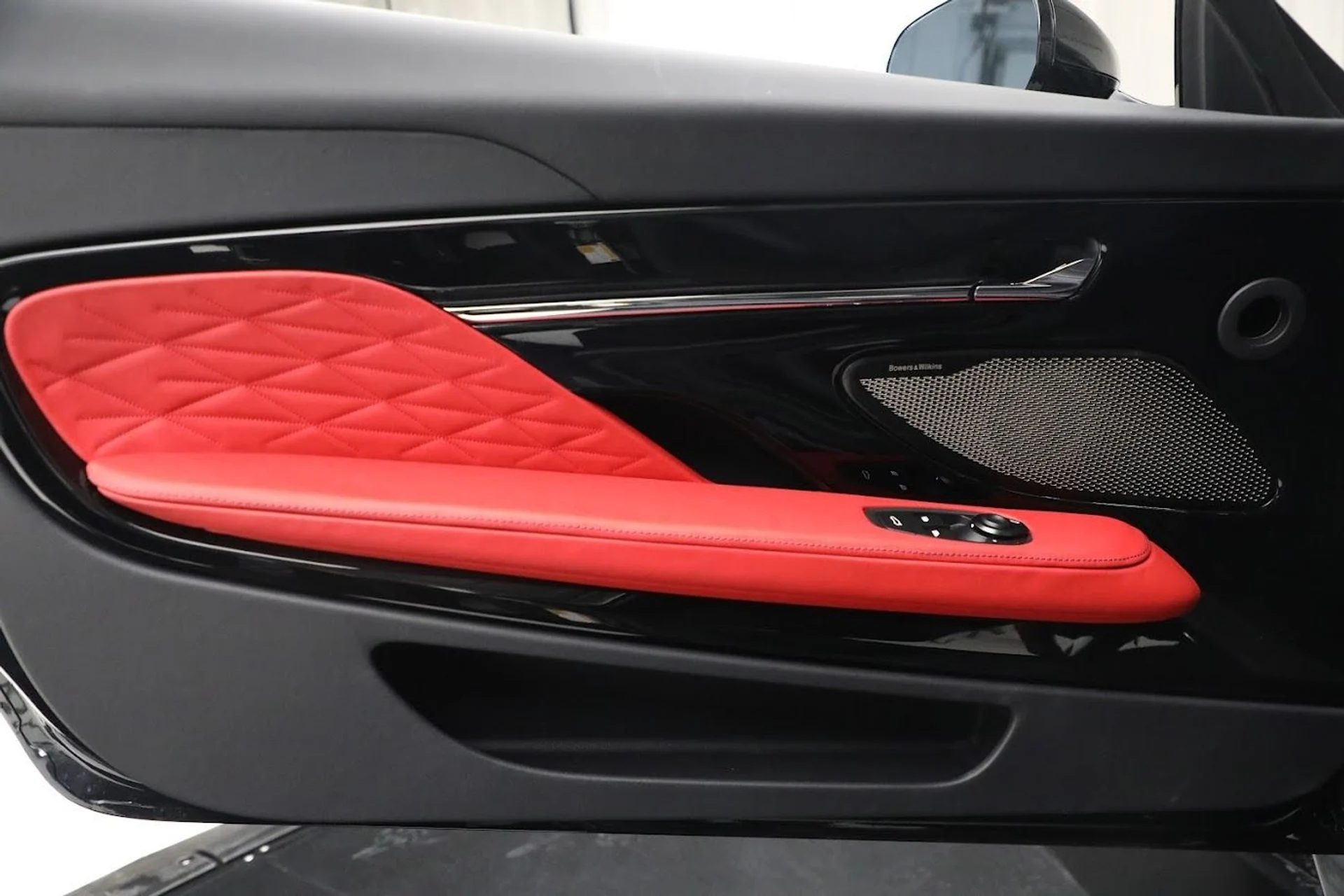 mph015_2894250230_Used_2024_Aston_Martin_DB_12_V8_c0790f0375