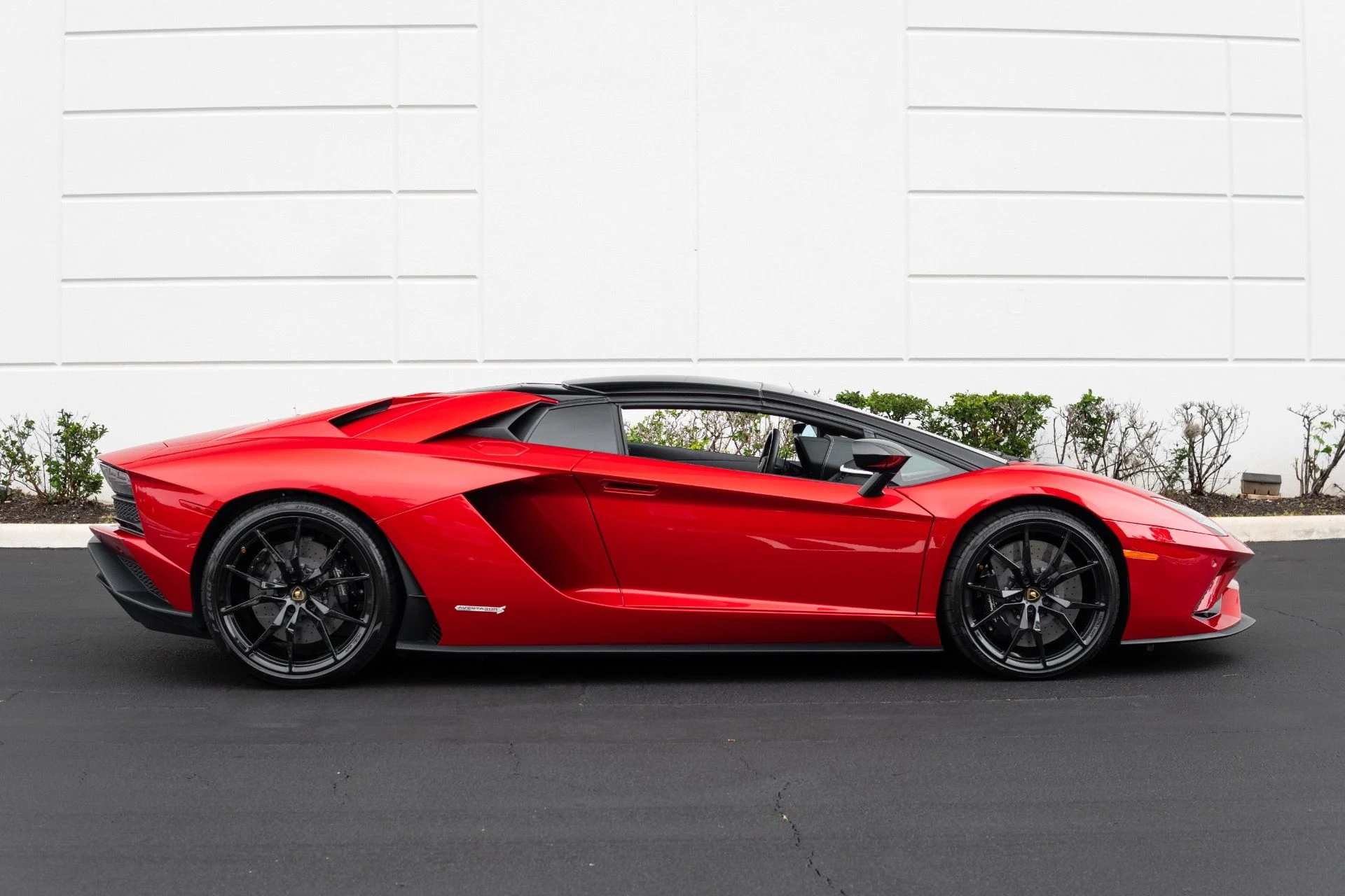 mph015_2895702750_Used_2018_Lamborghini_Aventador_Roadster_LP_740_4_S_1770343320_7711f1aab1