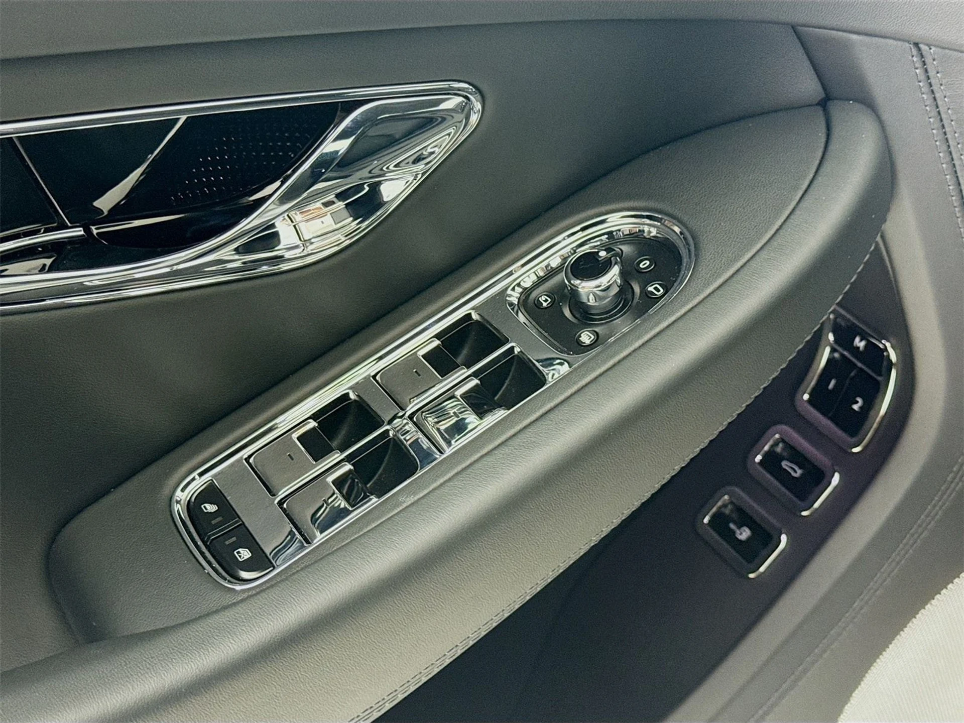 mph015_2895749356_74e1afd9d8cbde92f0355dd144fd40c1x_99ac68f409