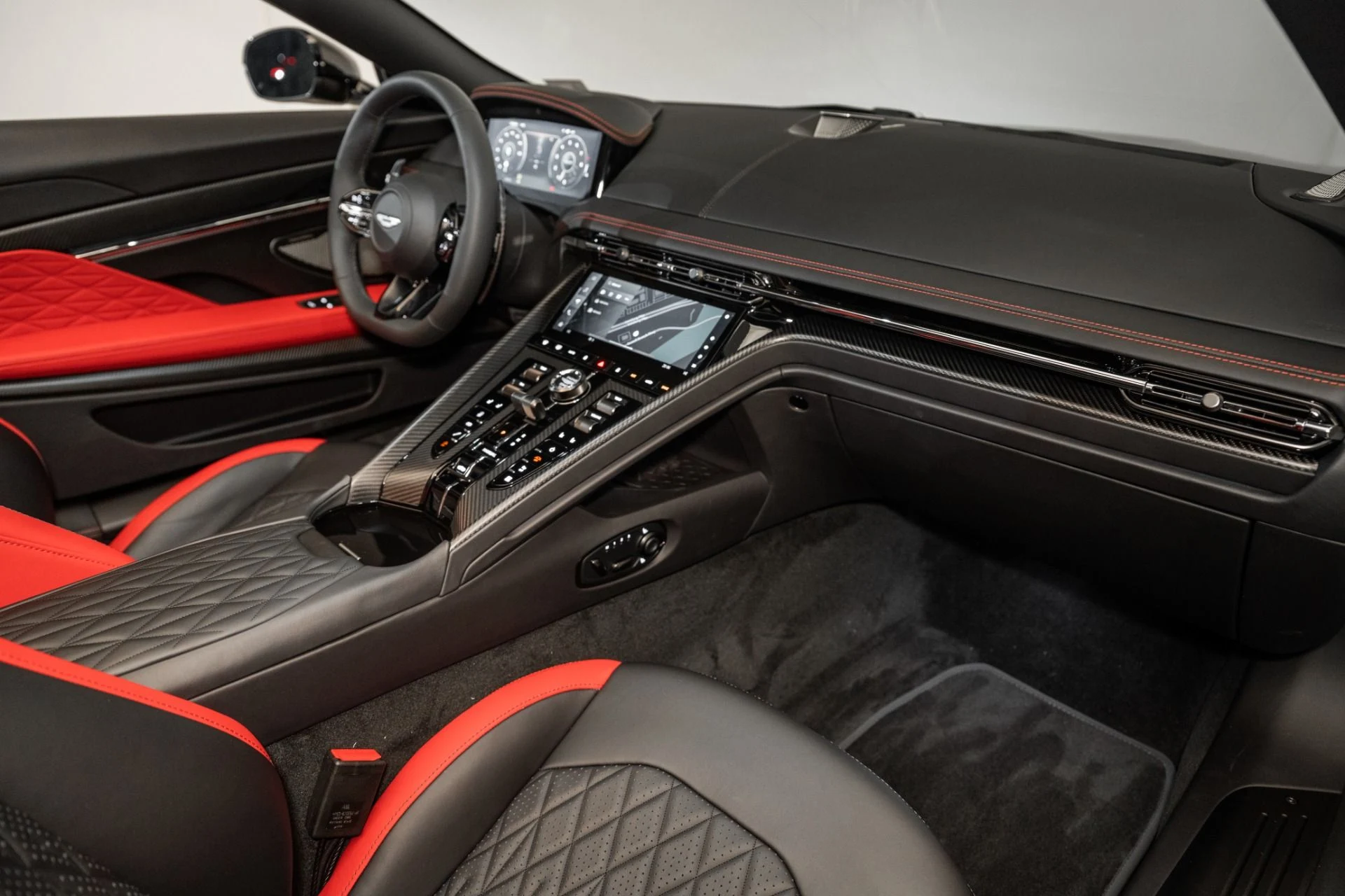 mph015_2897640957_New_2025_Aston_Martin_DB_12_Volante_1735316524_2dc9e91237