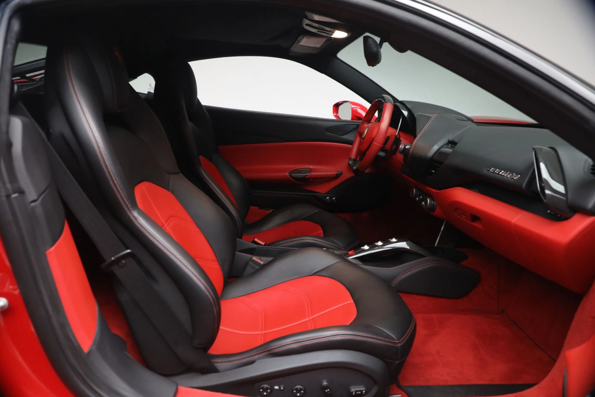 mph015_2897820849_Used_2018_Ferrari_488_GTB_1785949713_ede16e1a6f