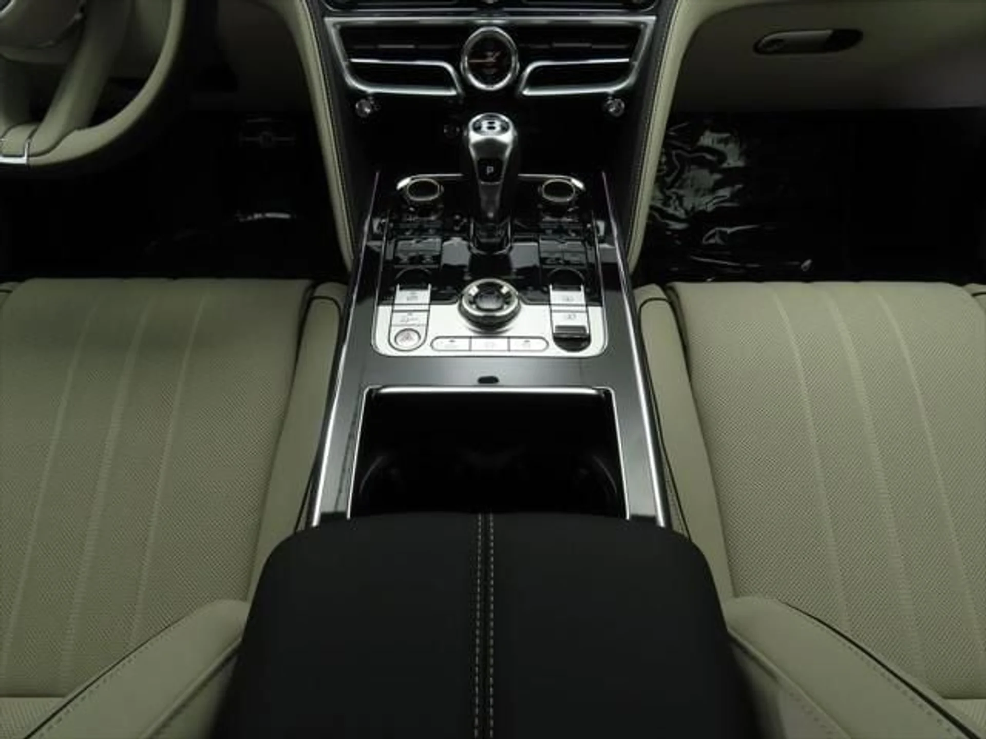 mph015_2915037840_used_2025_bentley_flying_spur_blackeditionsedan_8119_23021249_16_640_b2eda97099