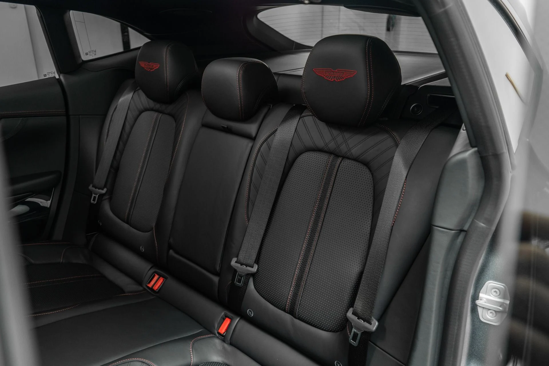 mph015_2917749862_Used_2025_Aston_Martin_DBX_707_23_Inch_Wheels_Factory_Matte_Paint_697_Horsepower_1774034848_e052f831e8