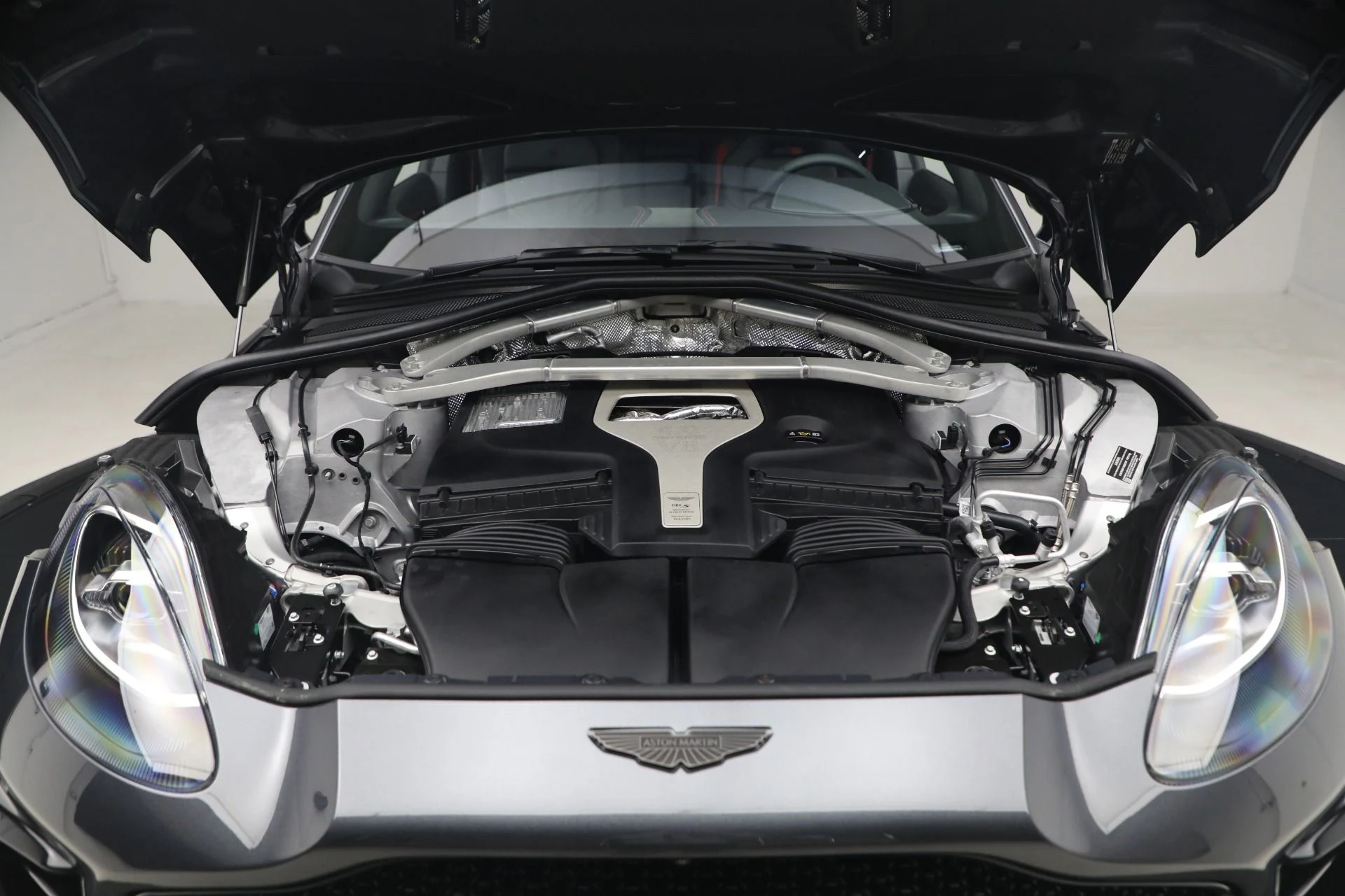 mph015_2917916670_New_2026_Aston_Martin_DBX_S_1775590530_04d3a7269b