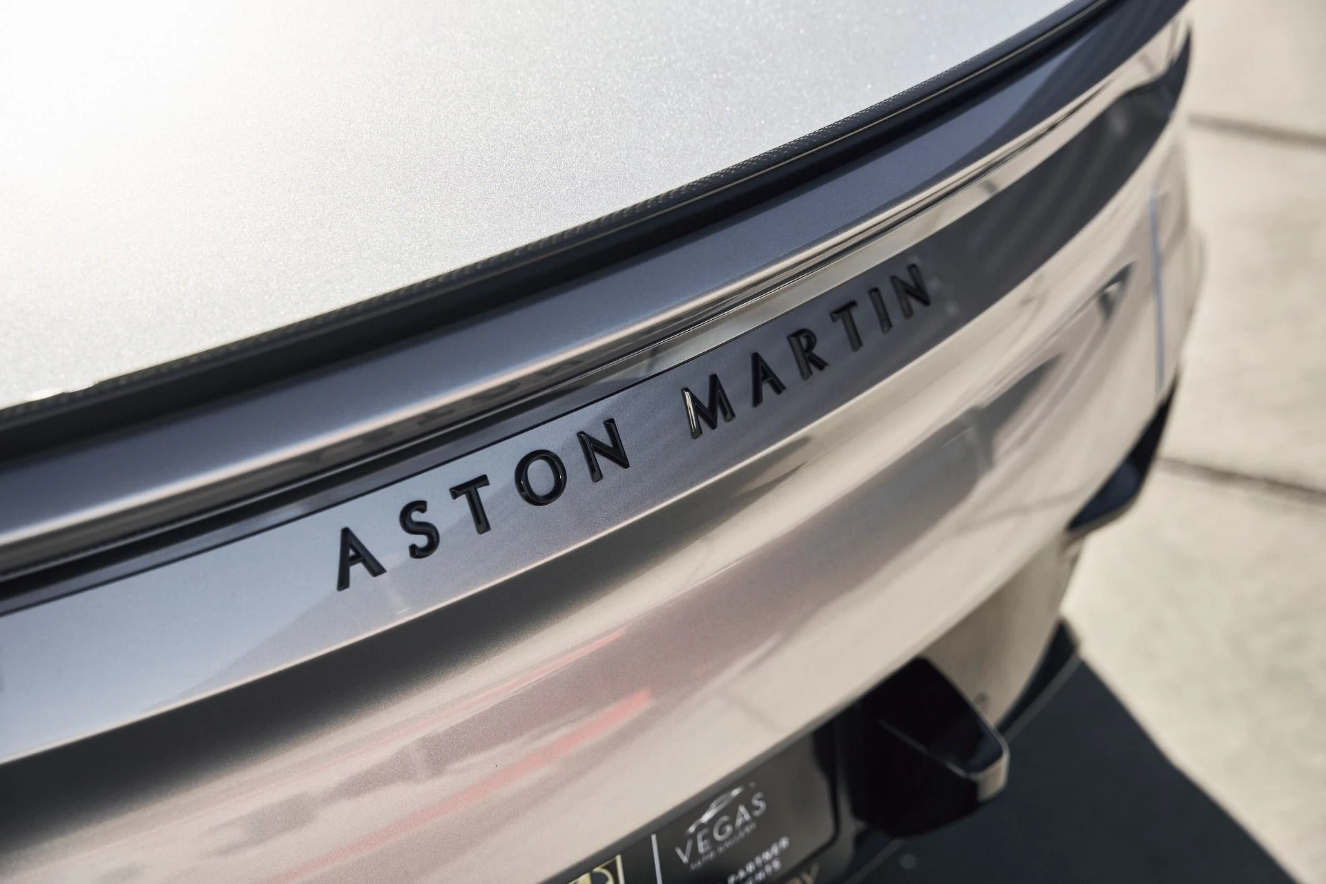 mph015_2922586095_Used_2023_Aston_Martin_DBS_Volante_1768876922_3721ee77ff