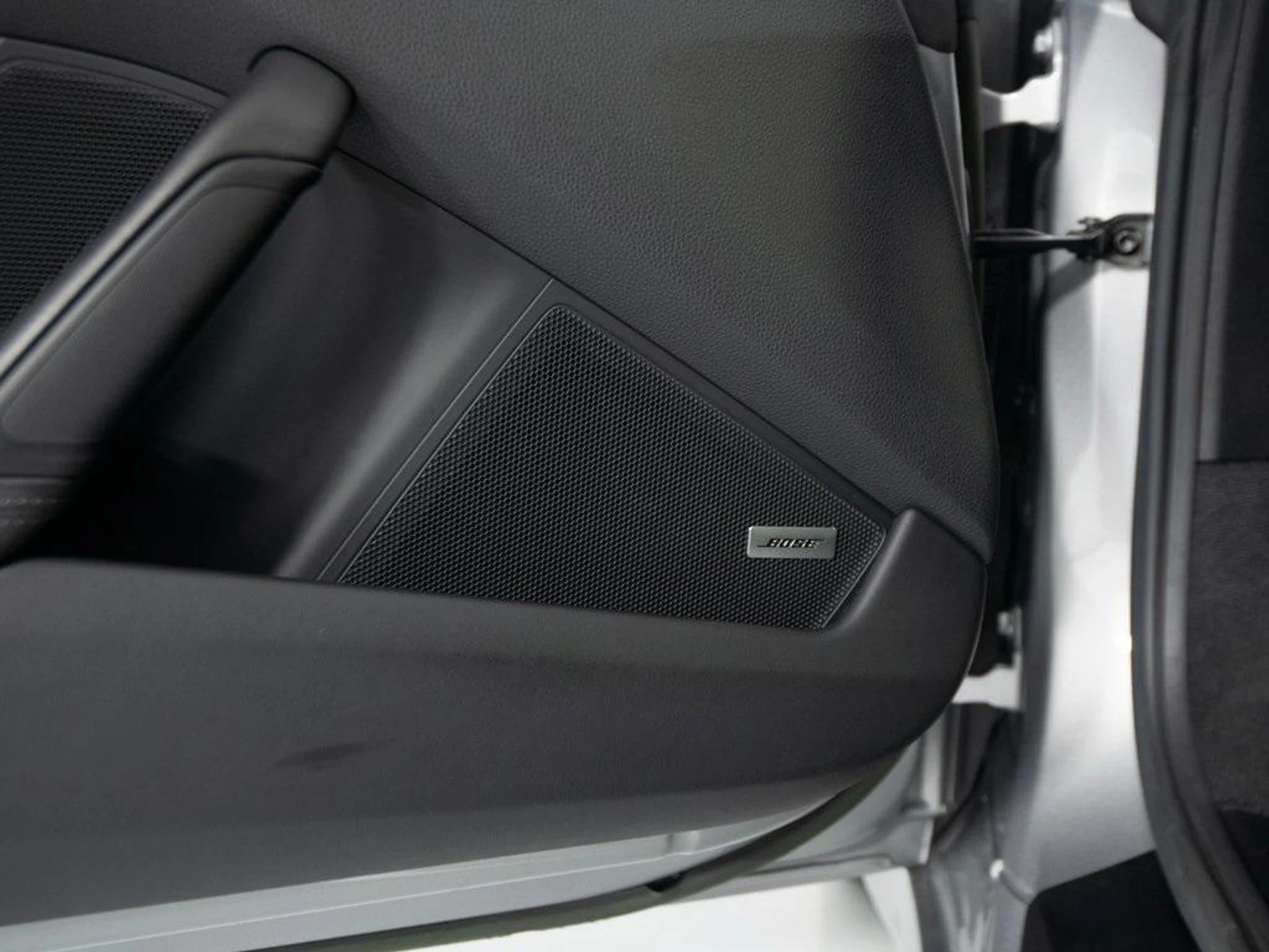 mph015_2931819396_Pta_QD_Oe_Xr5_R_Uvr3tlo_RHP_Vz_Fg_E_426b6ad19d