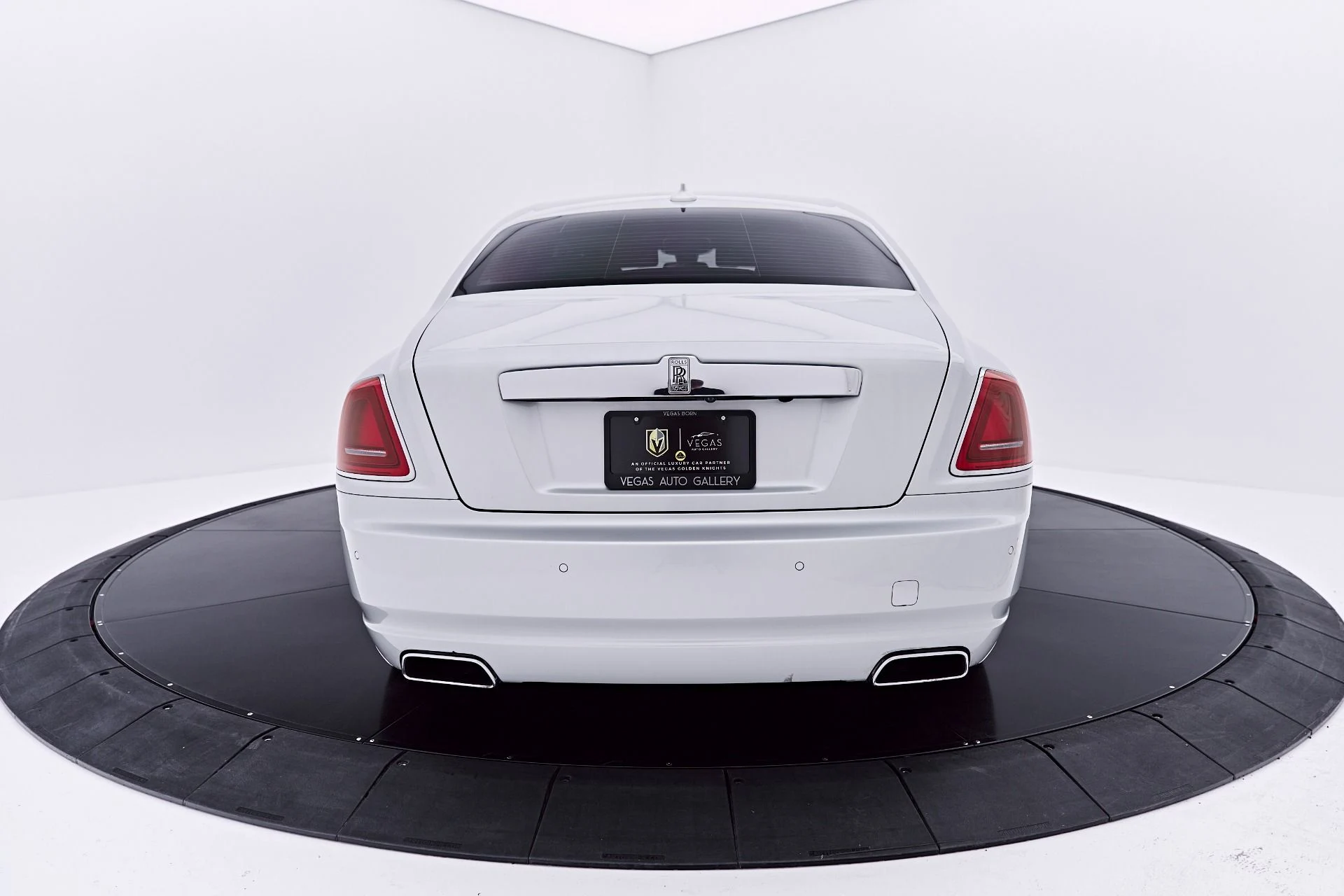 mph015_2933437377_Used_2015_Rolls_Royce_Ghost_Base_1783648145_449e9b0940