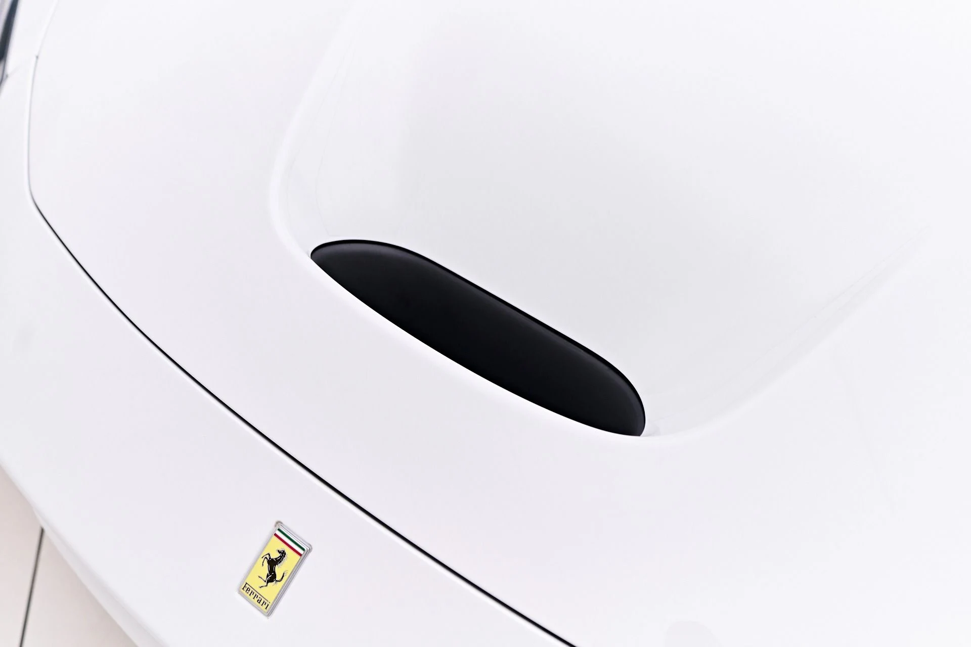 mph015_2936739263_Used_2023_Ferrari_F8_Spider_Base_1753926765_e4508b5e32
