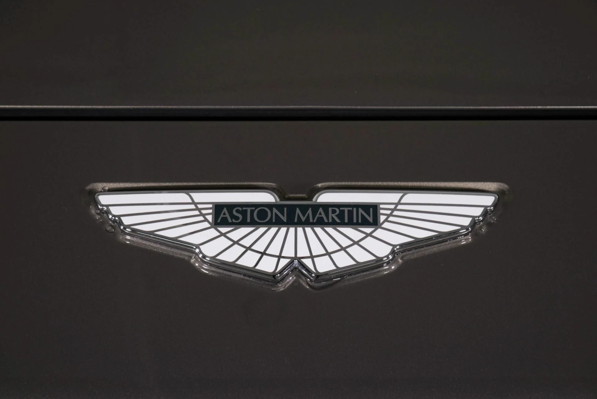 mph015_2938915237_Used_2021_Aston_Martin_DBX_Timeless_CPO_1767120477_4958bc98c3