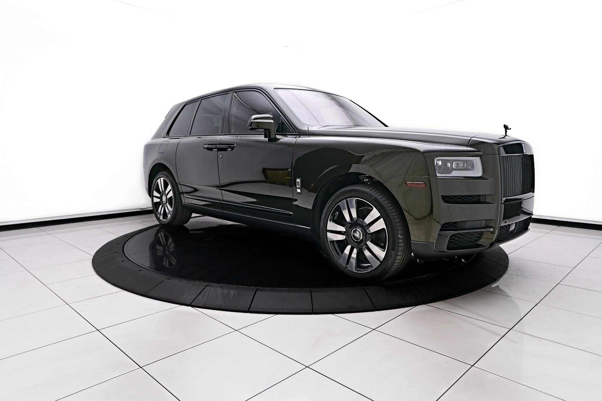 mph015_2939337120_Used_2024_Rolls_Royce_Cullinan_Base_1757032536_eb8f740756