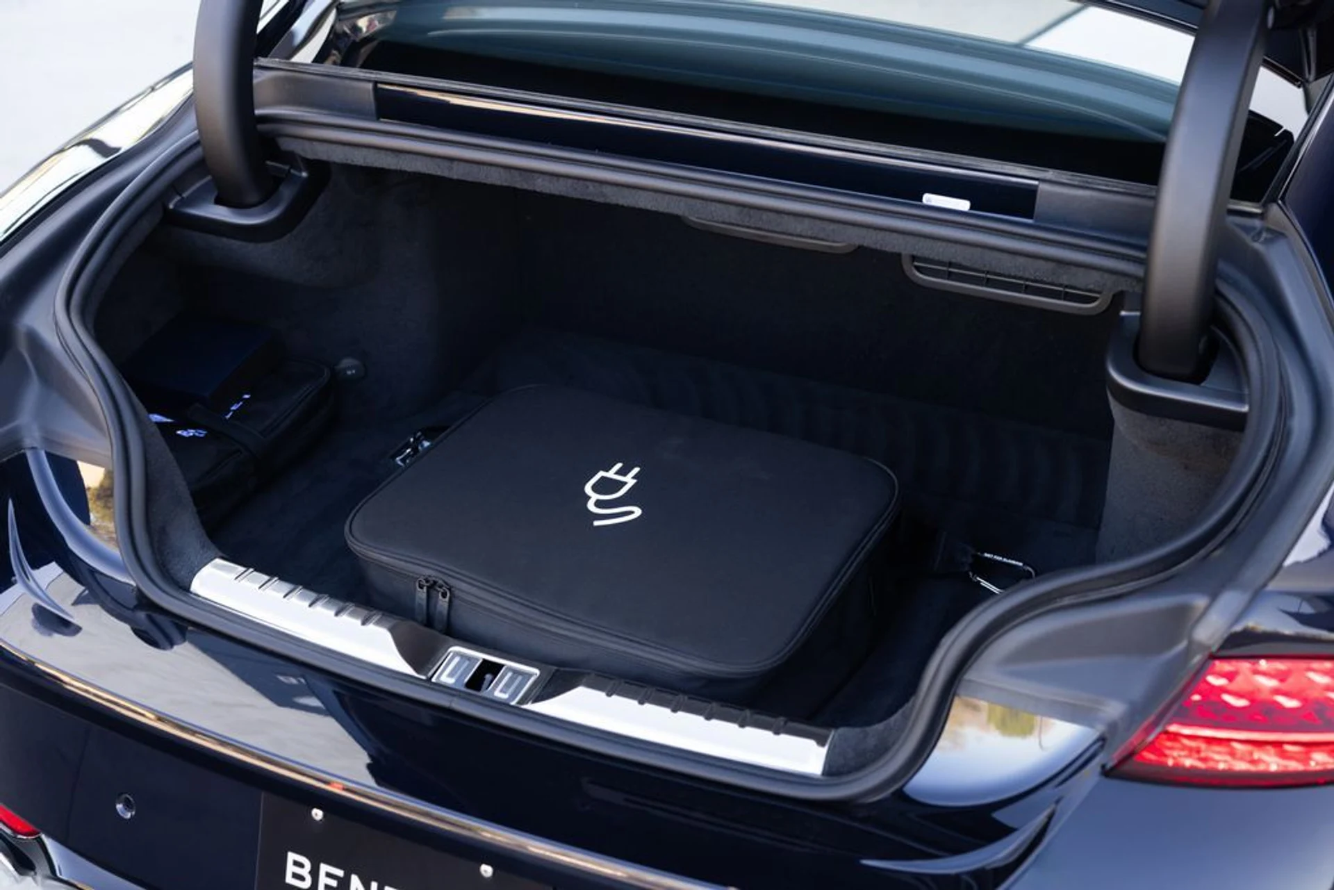 mph015_2945764717_c855ad3dd13e443e55dc049f3b2de90ex_12afe09c82