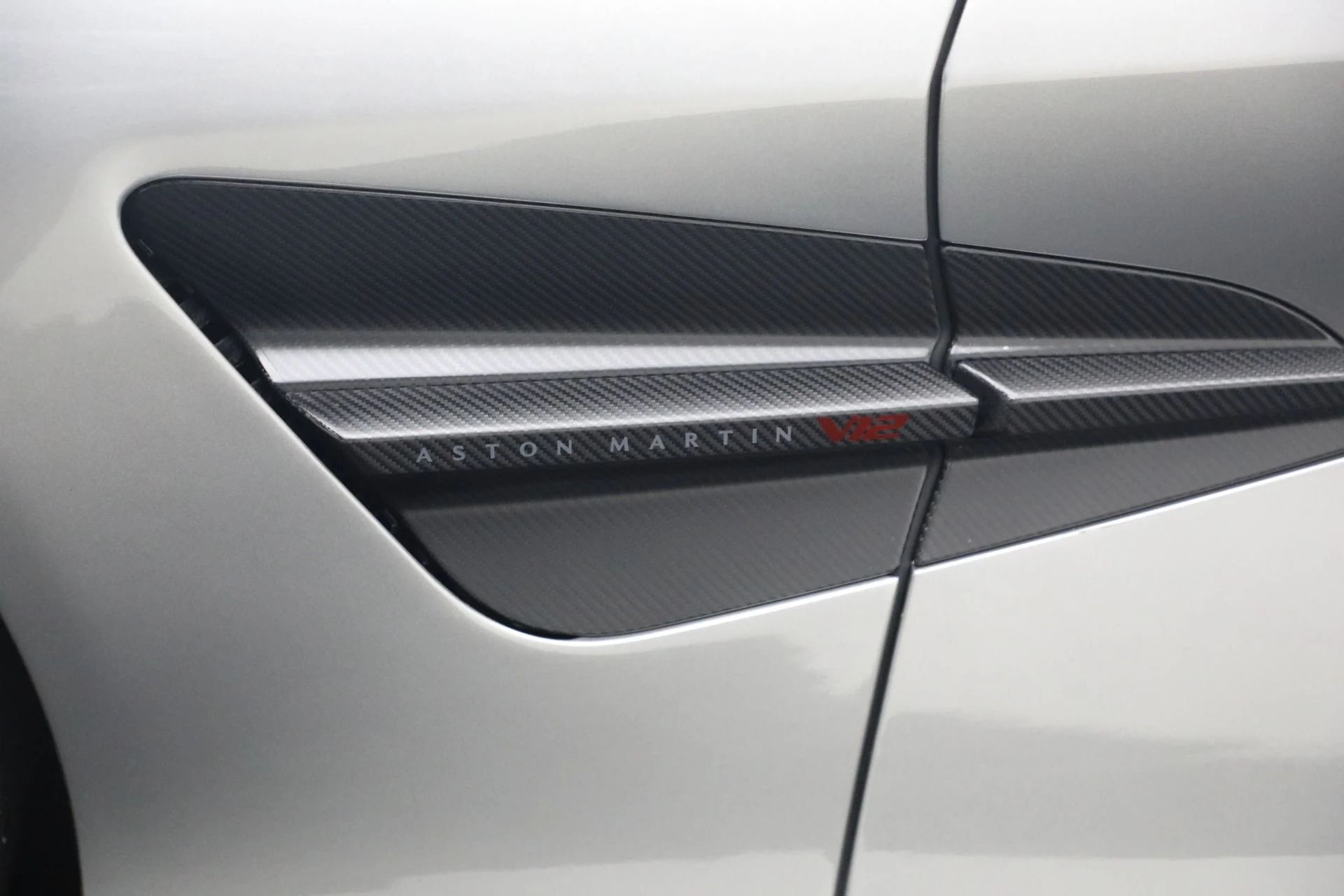 mph015_2947585447_Used_2025_Aston_Martin_Vanquish_1791232652_e29d727943