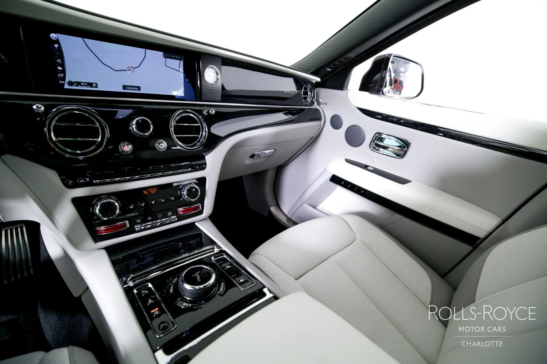 mph015_2949365656_Used_2024_Rolls_Royce_Ghost_1745266805_d7036ff0b0