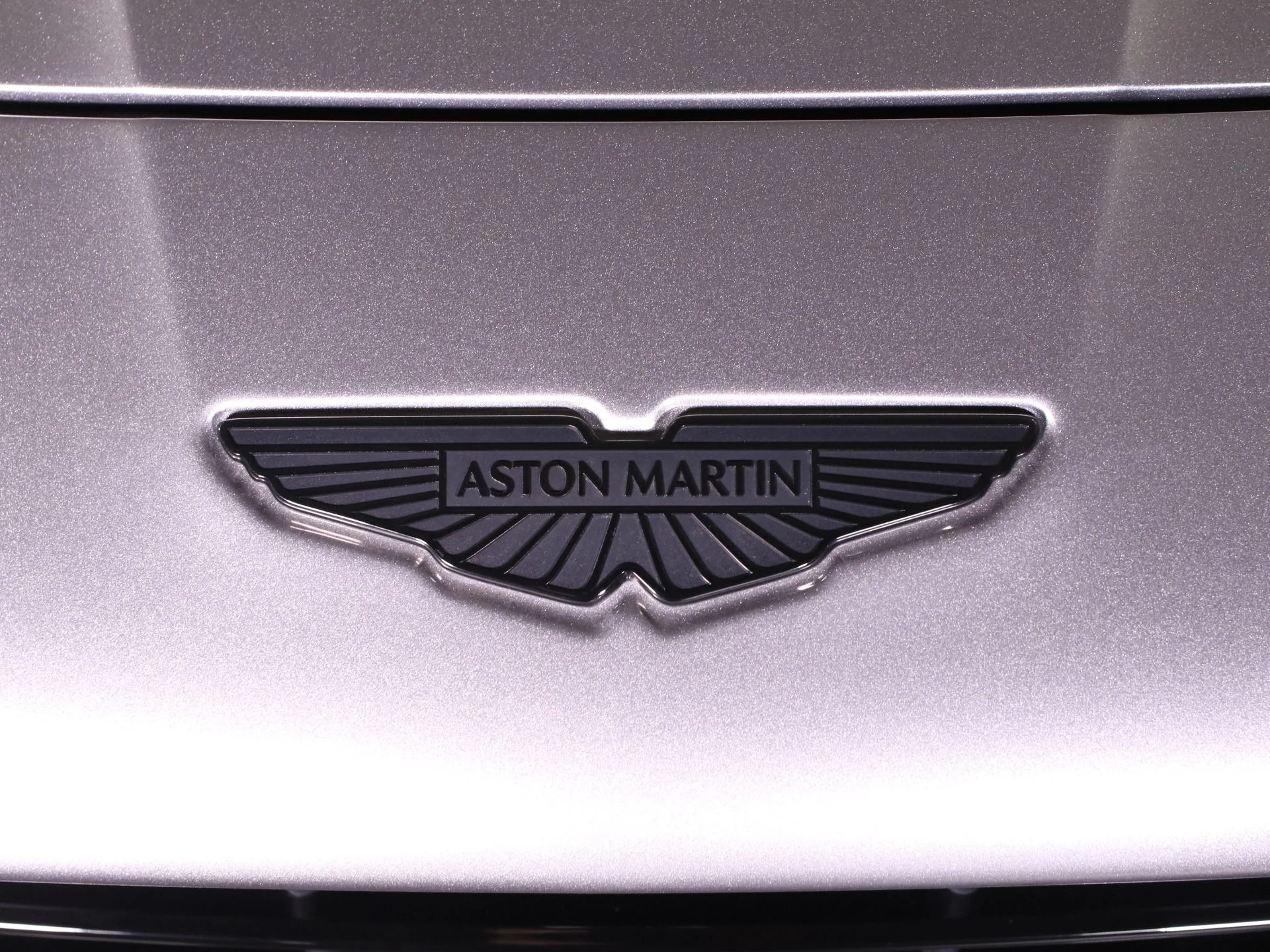 mph015_2949795522_New_2025_Aston_Martin_Vanquish_V12_1742253092_5d45dfab0a