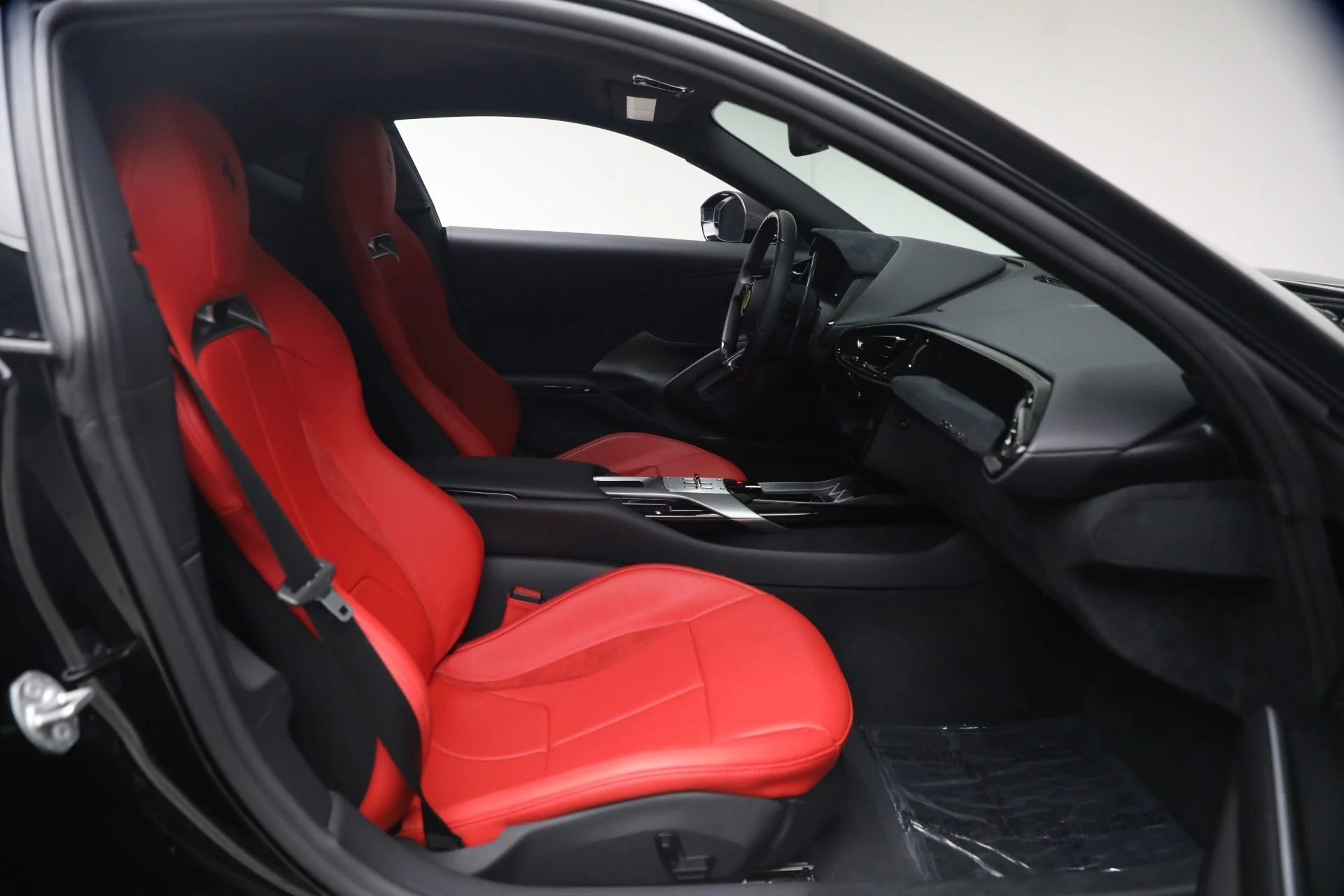 mph015_2951446586_Used_2025_Ferrari_12_Cilindri_1784639089_9aae7dbec0