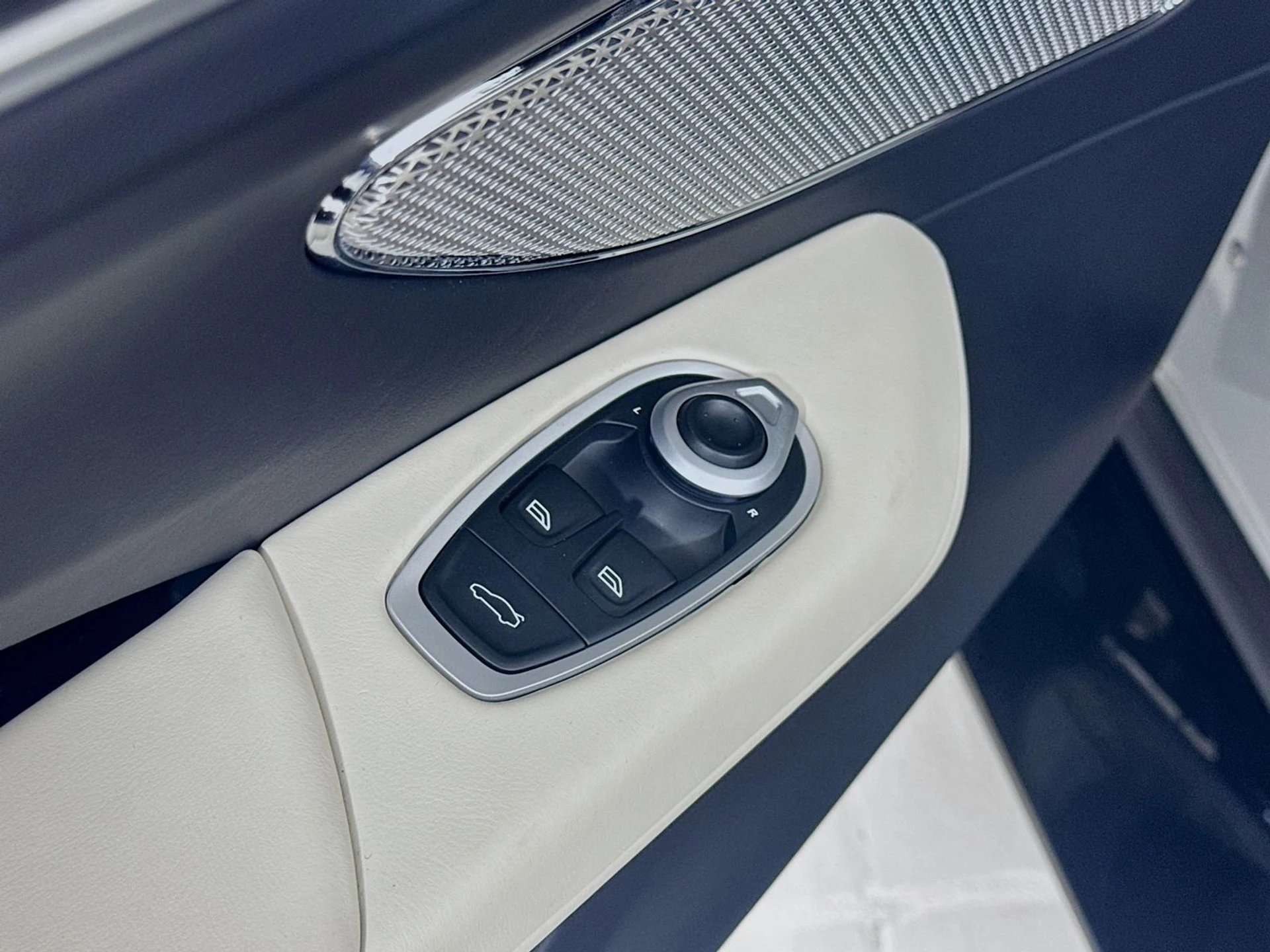 mph015_295428258_90972dfe0185c72b30dcdbe0824cc1bbx_2a702fc660