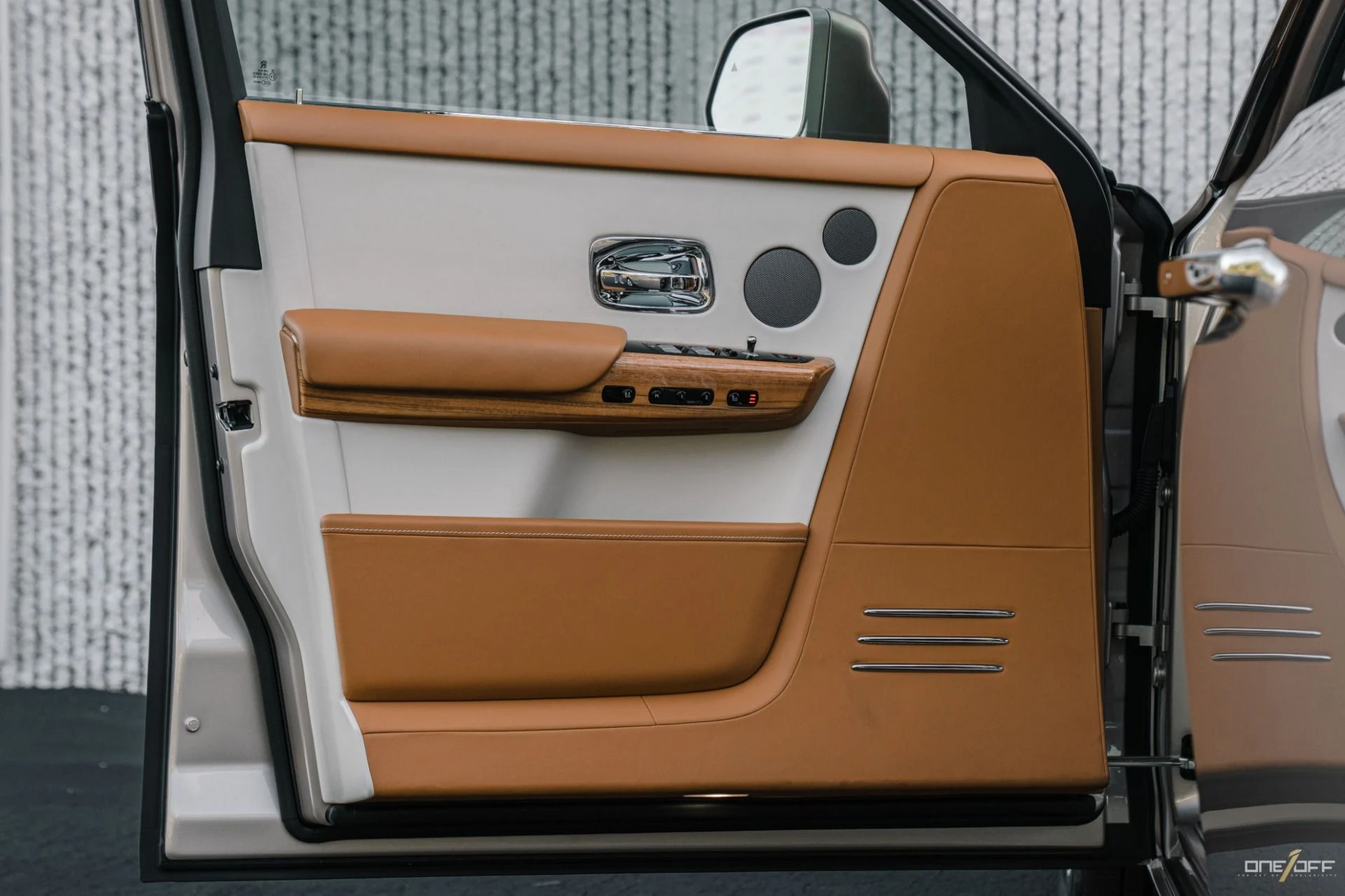 mph015_2958280976_Used_2019_Rolls_Royce_Phantom_FULL_MANSORY_BUILD_525600_MSRP_White_Sands_Paint_w_Starlight_Warranty_1753731338_f472fa99e0