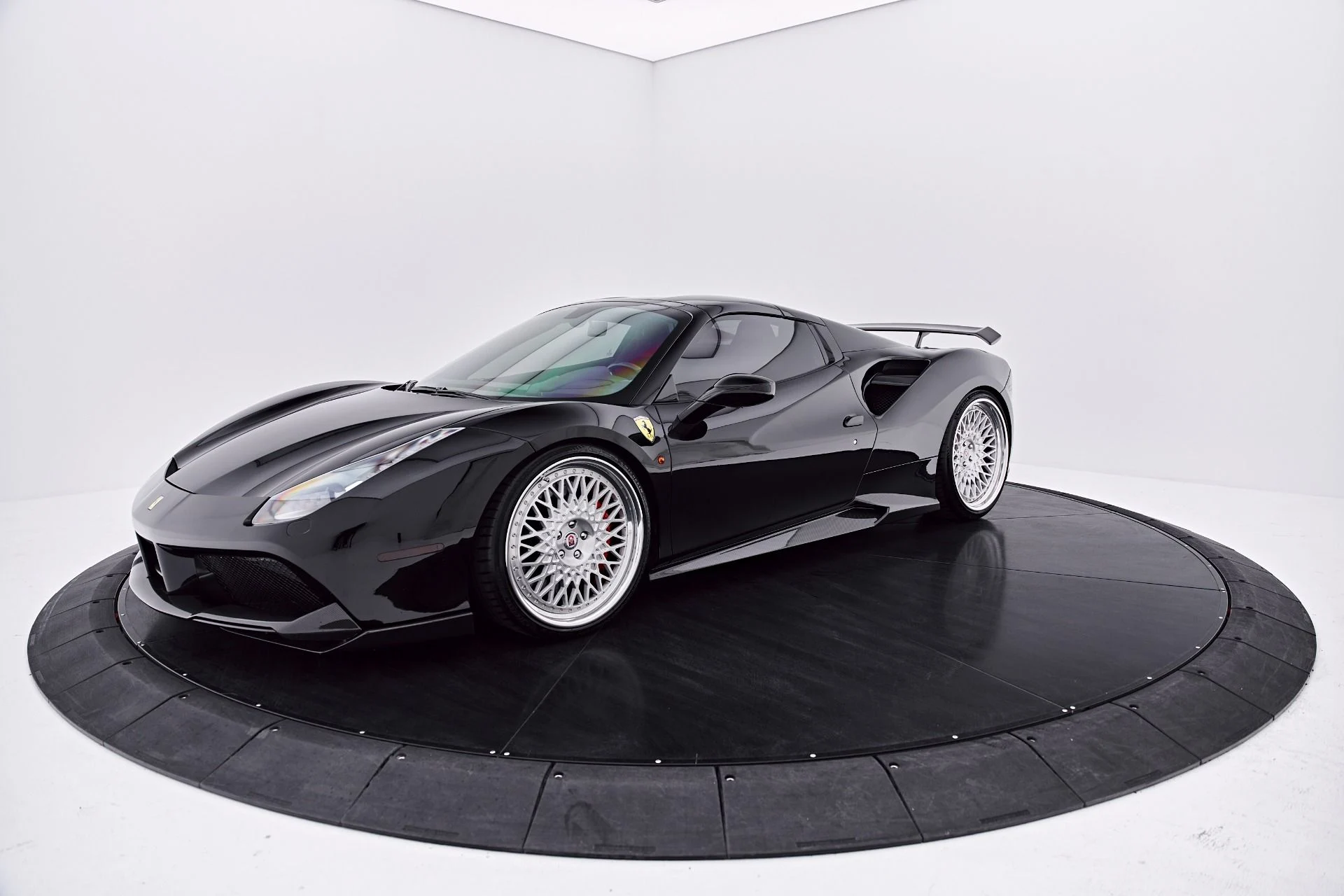 mph015_2960405364_Used_2018_Ferrari_488_Spider_Base_1786671588_f15f491083