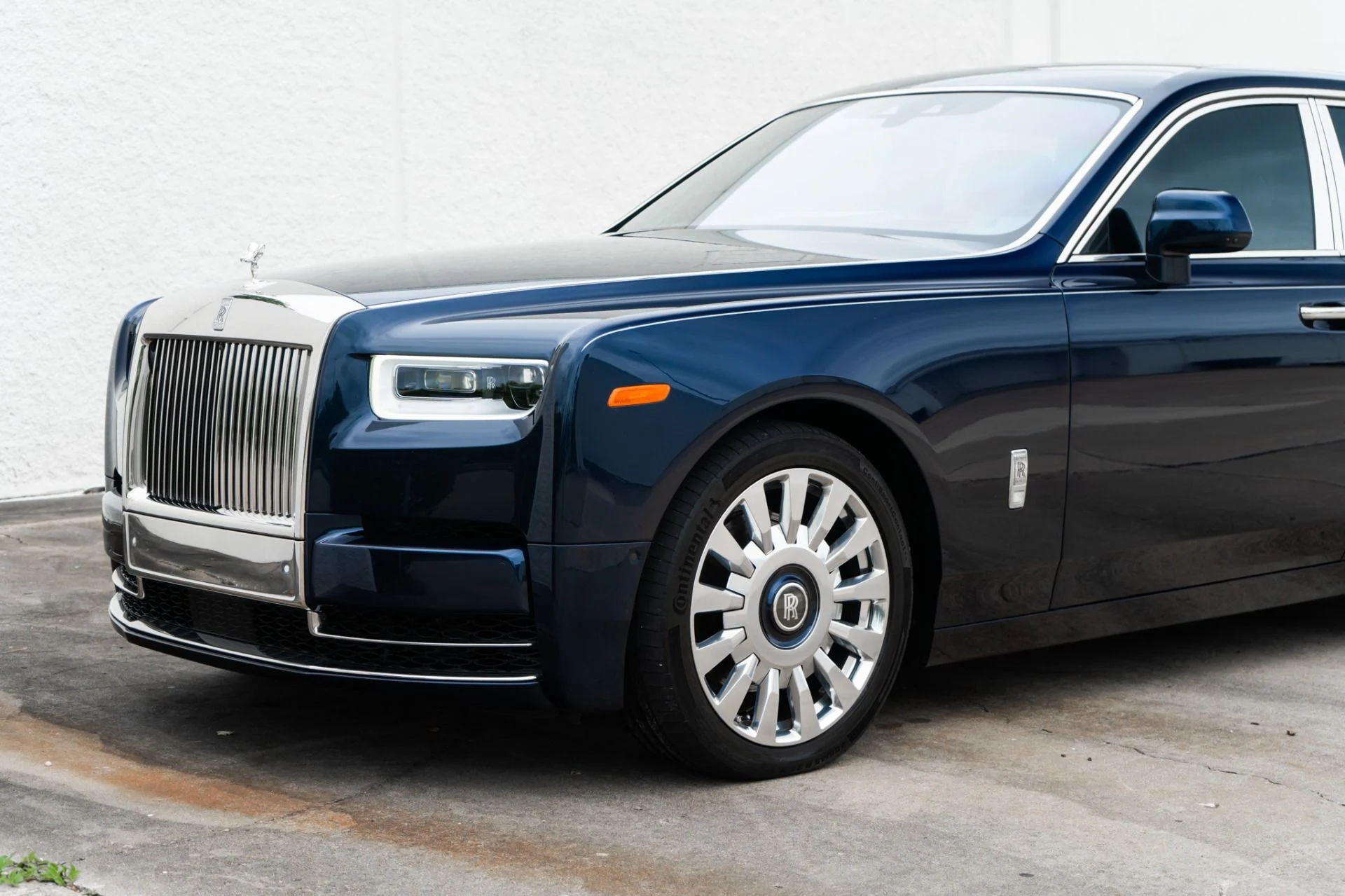 mph015_2962922878_Used_2022_Rolls_Royce_Phantom_1778012232_eb8cb19372