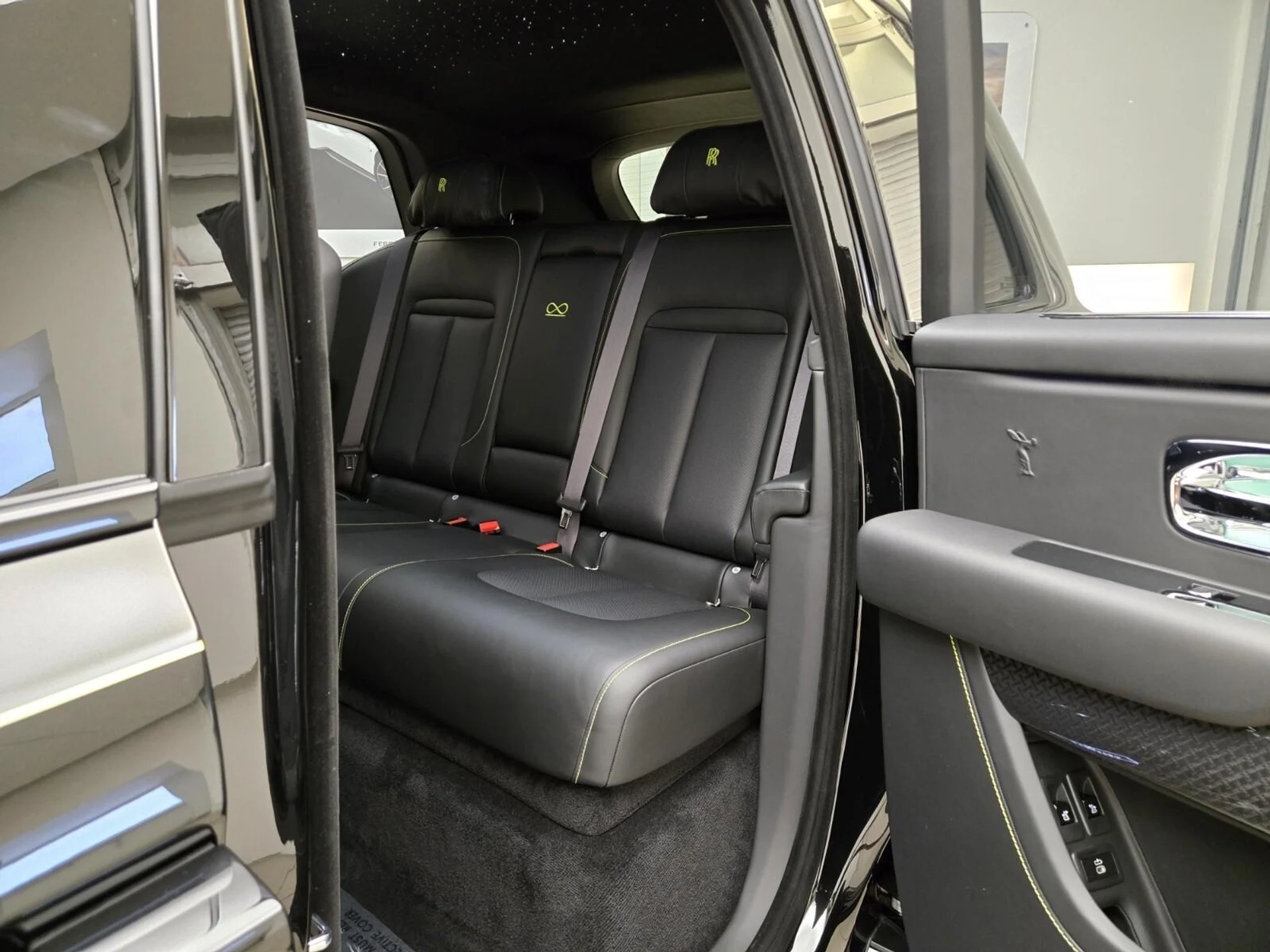 mph015_2964172572_New_2026_Rolls_Royce_Cullinan_Black_Badge_1776921911_5af5052526