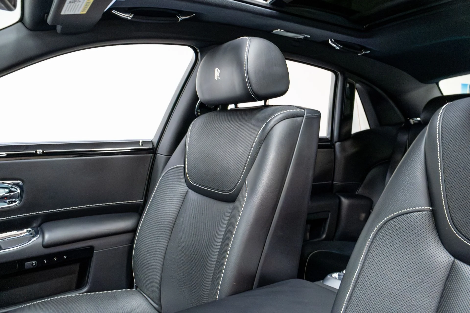 mph015_2973849395_Used_2016_Rolls_Royce_Ghost_1775019332_986d9c21ca