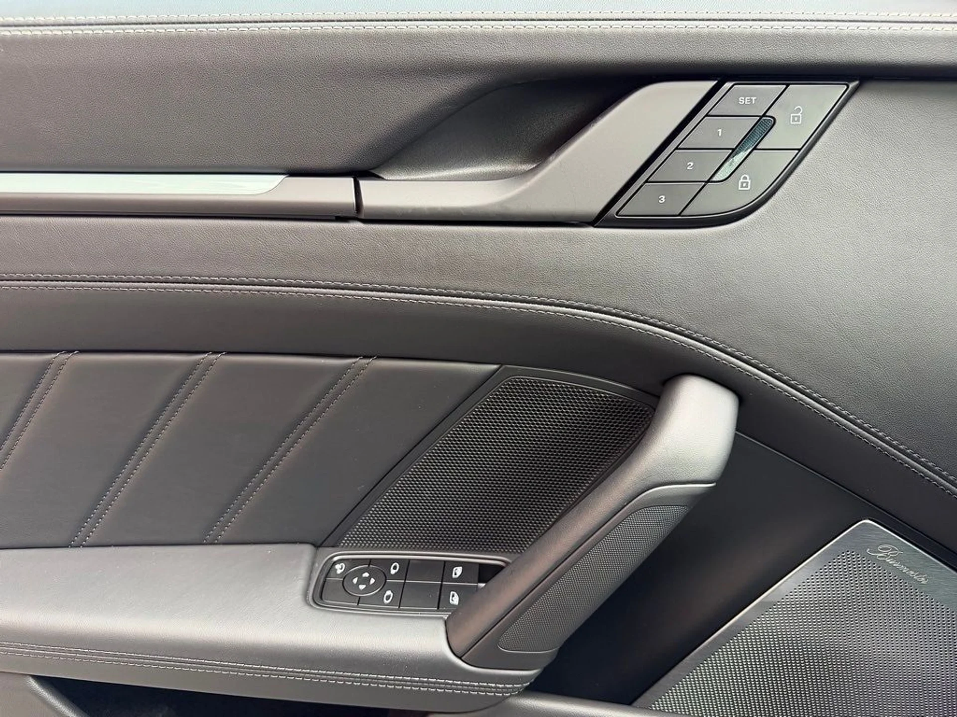 mph015_2981640583_334262bfdda29f194dcbe5e1f3dd51dcx_e7a0b37369