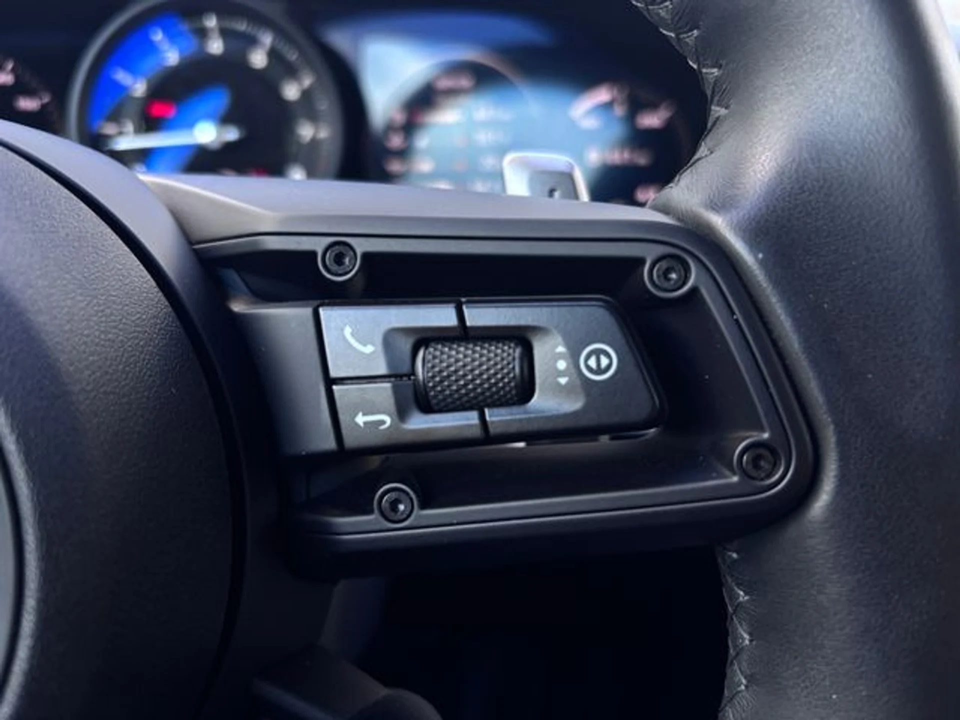 mph015_2985600969_f959d5f3a973b1bd8d61bdd2c5115400x_92c7942e52