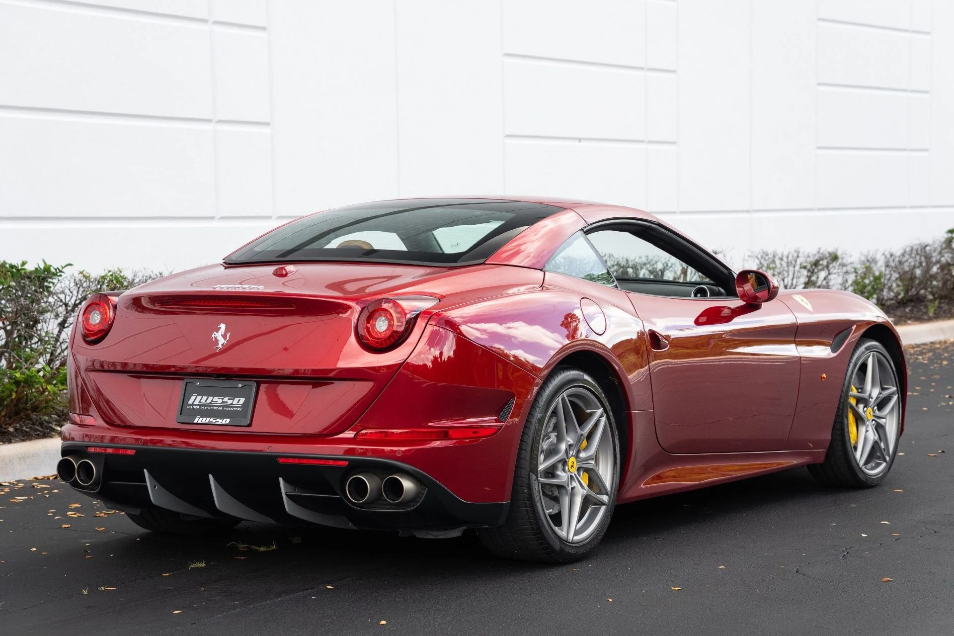 mph015_2990978684_Used_2015_Ferrari_California_T_1773337239_332ce0a015