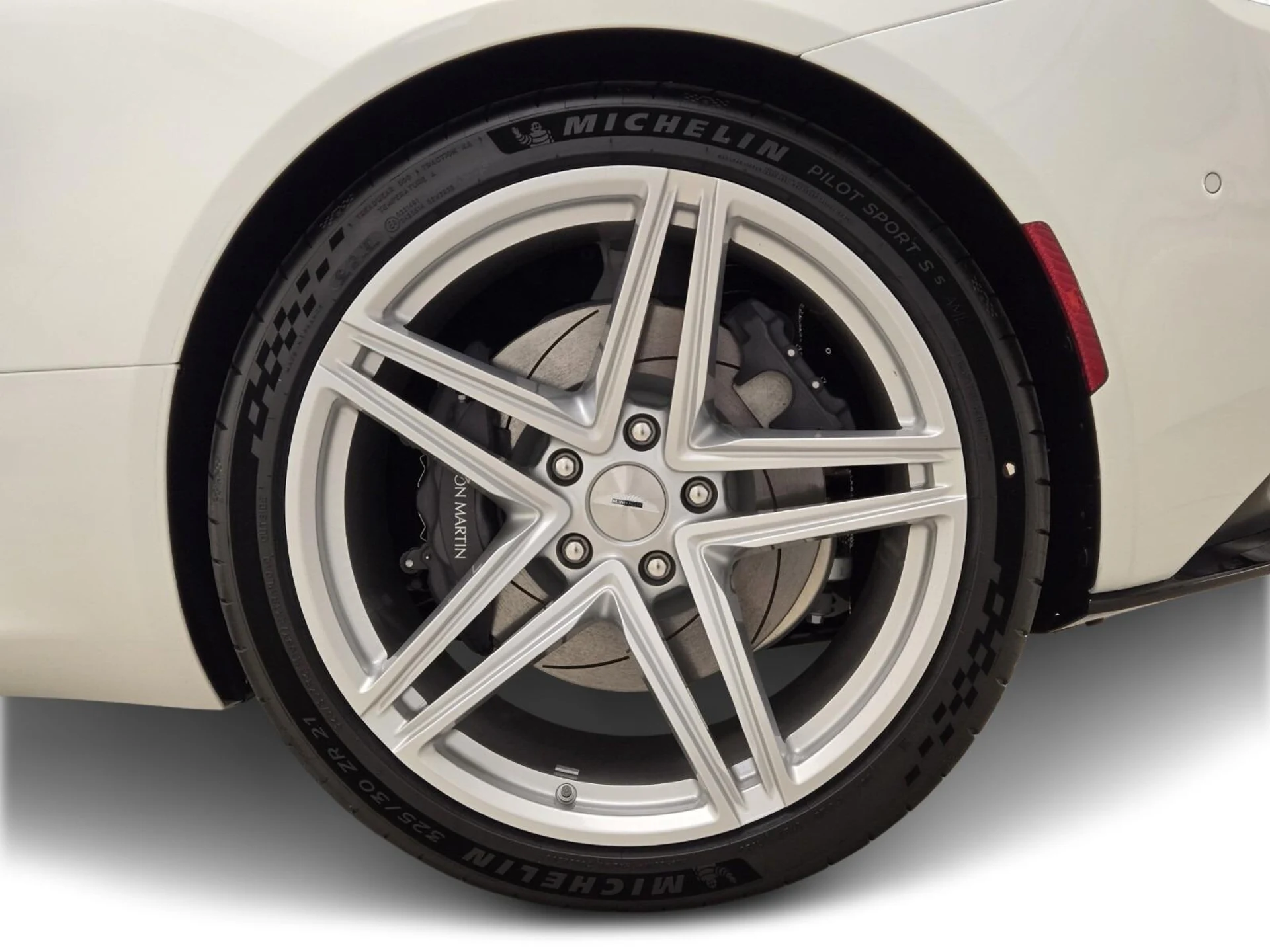 mph015_29932183_New_2026_Aston_Martin_DB_12_Volante_1771740423_61e43d15ae