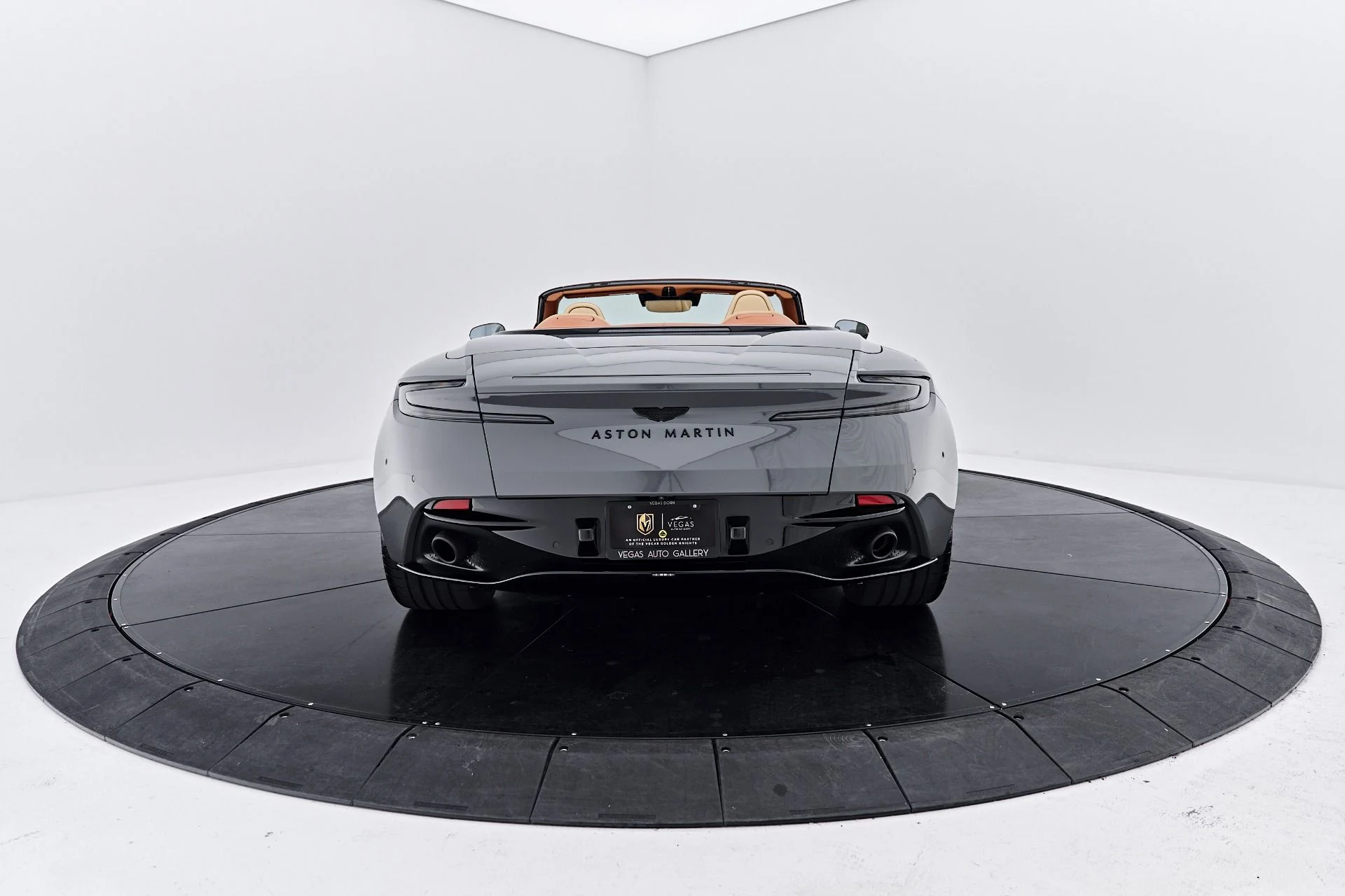 mph015_3002562914_Used_2025_Aston_Martin_DB_12_Volante_1791997210_0502f16022