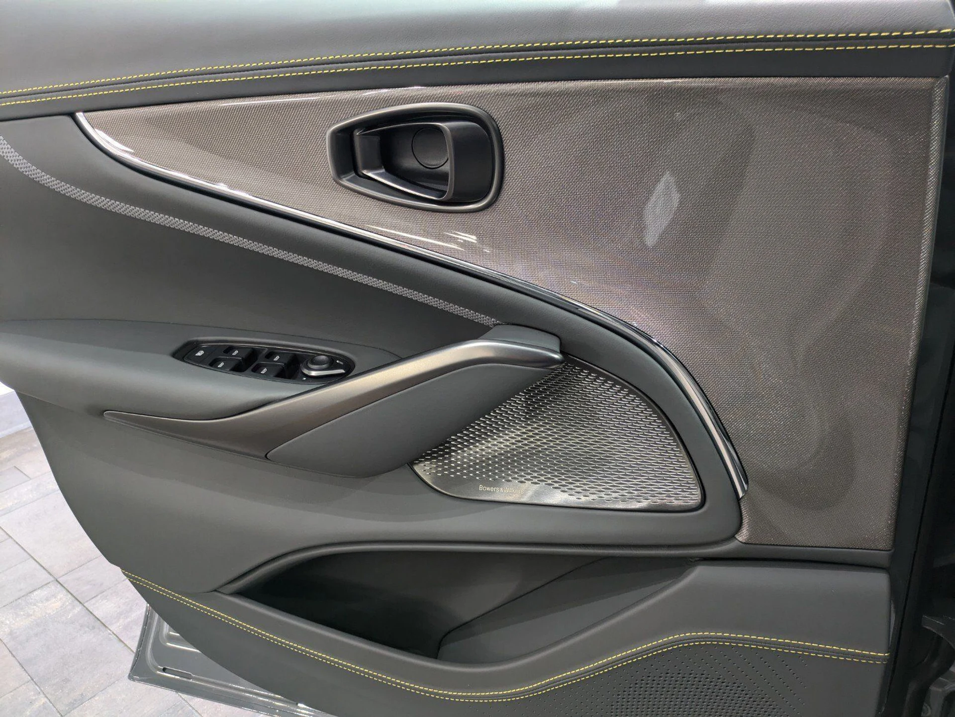 mph015_3002970789_eef8b12eff4cbb9721669718bf8a8241_873c9d7ef6